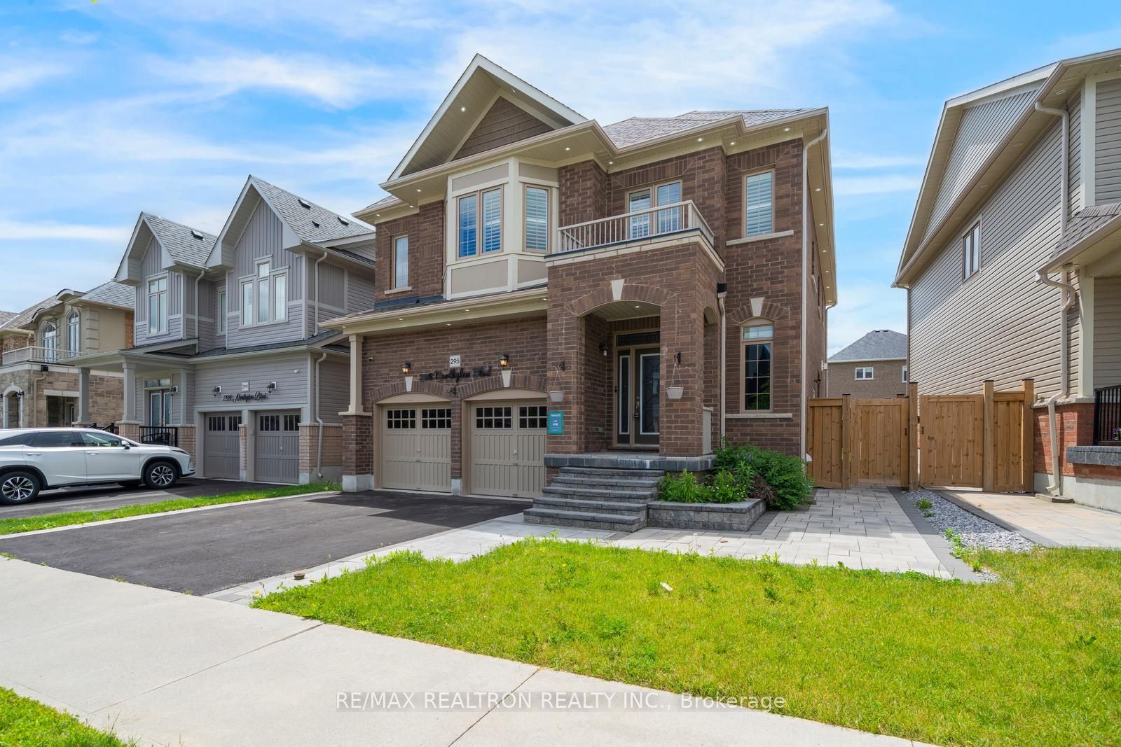 295 Northglen Boulevard, Clarington, ON L1C 3K2 photo 2