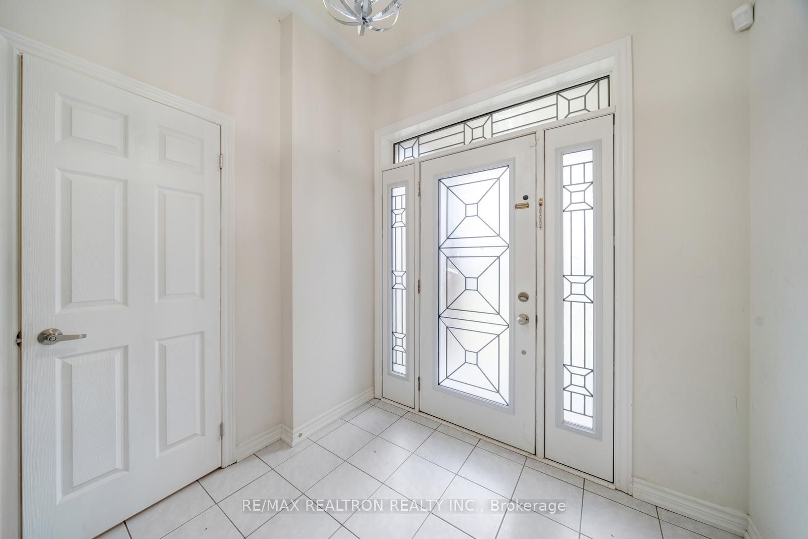 295 Northglen Boulevard, Clarington, ON L1C 3K2 photo 3