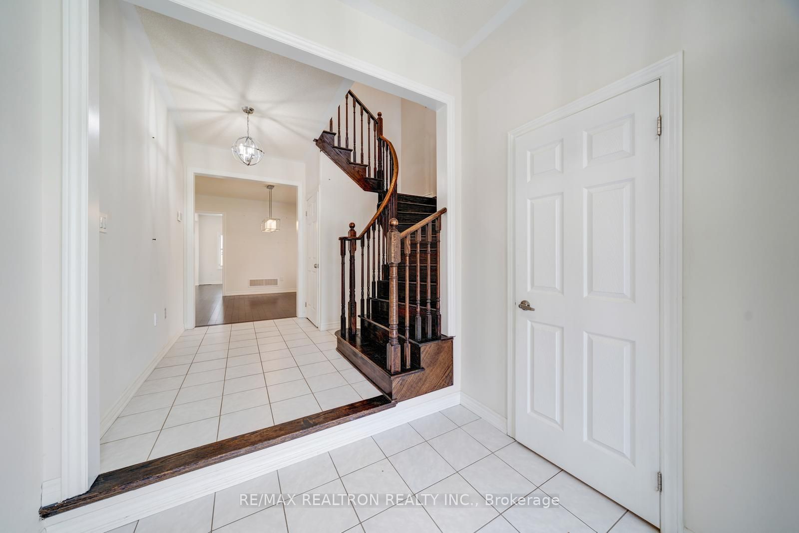 295 Northglen Boulevard, Clarington, ON L1C 3K2 photo 4