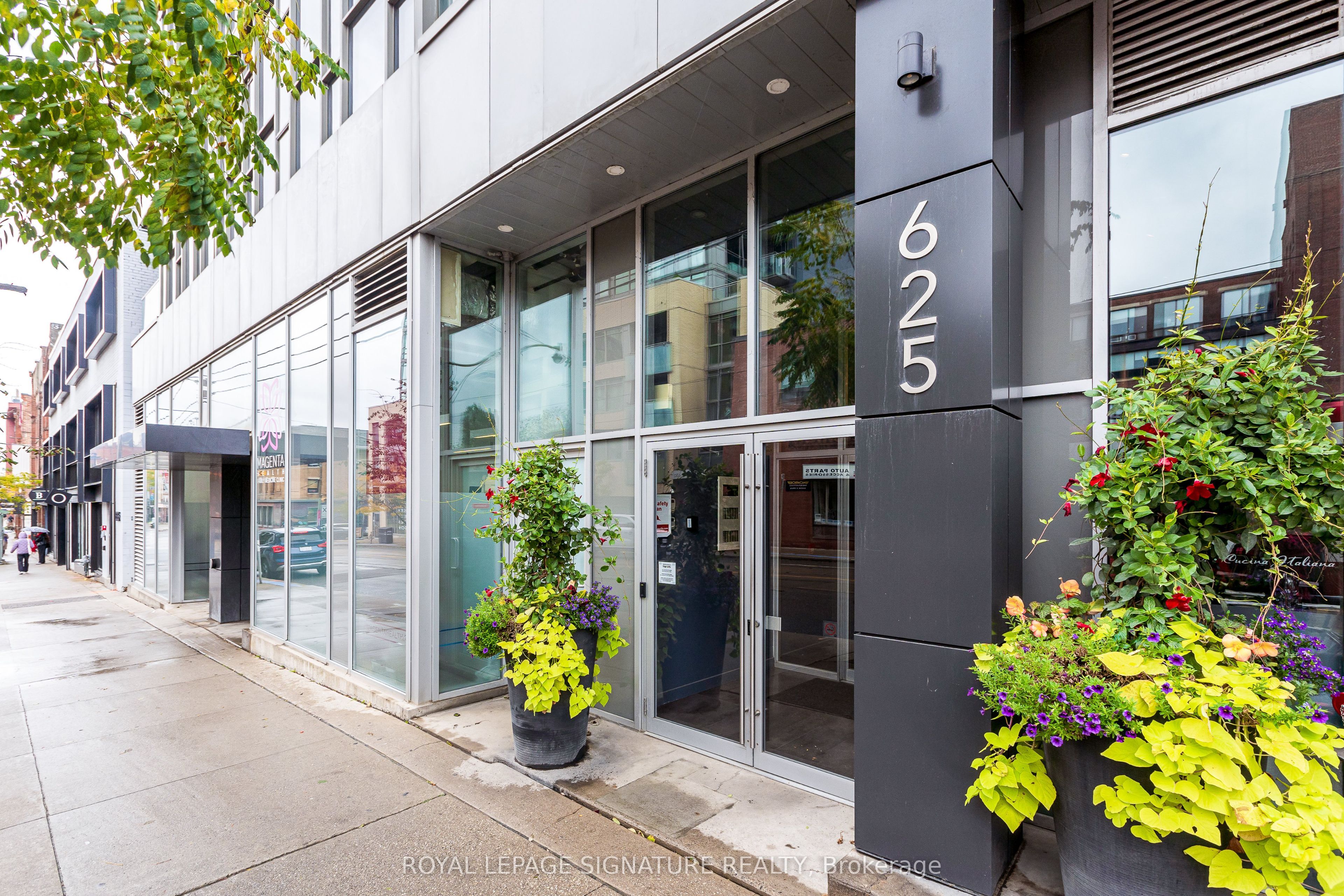 625 Queen Street E 211, Toronto, ON M4M 1G7
