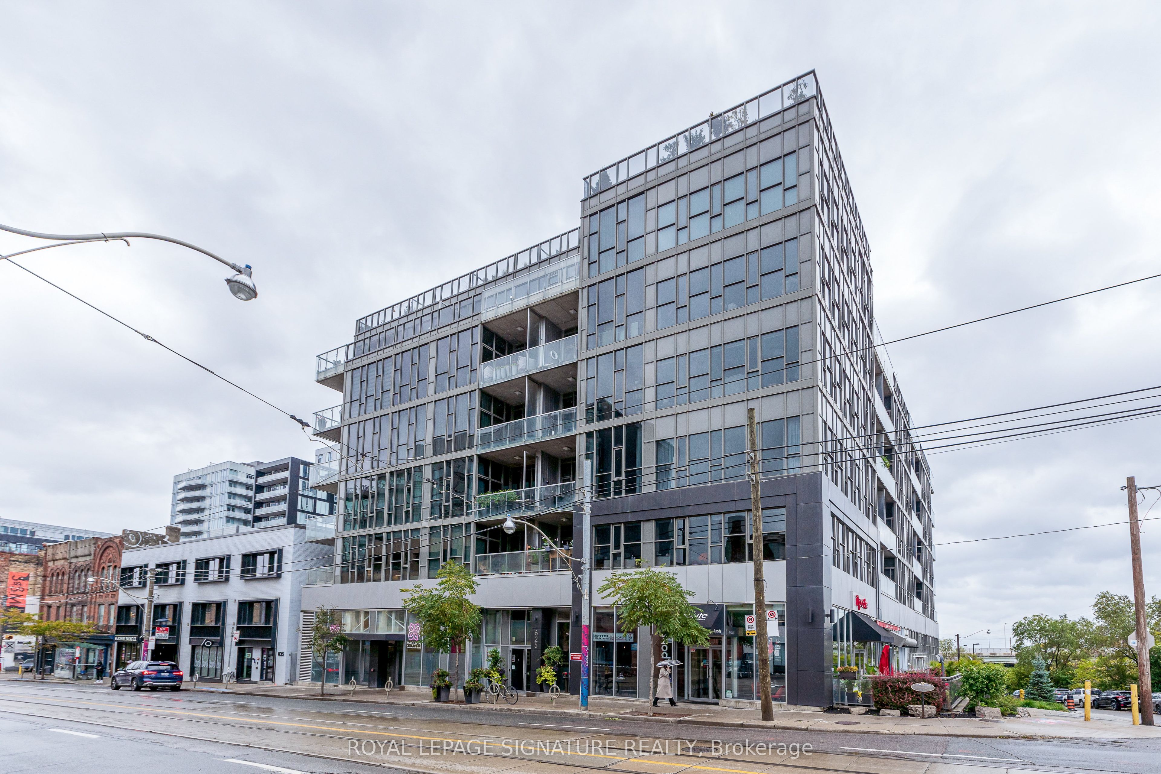 625 Queen Street E 211, Toronto, ON M4M 1G7 photo 2