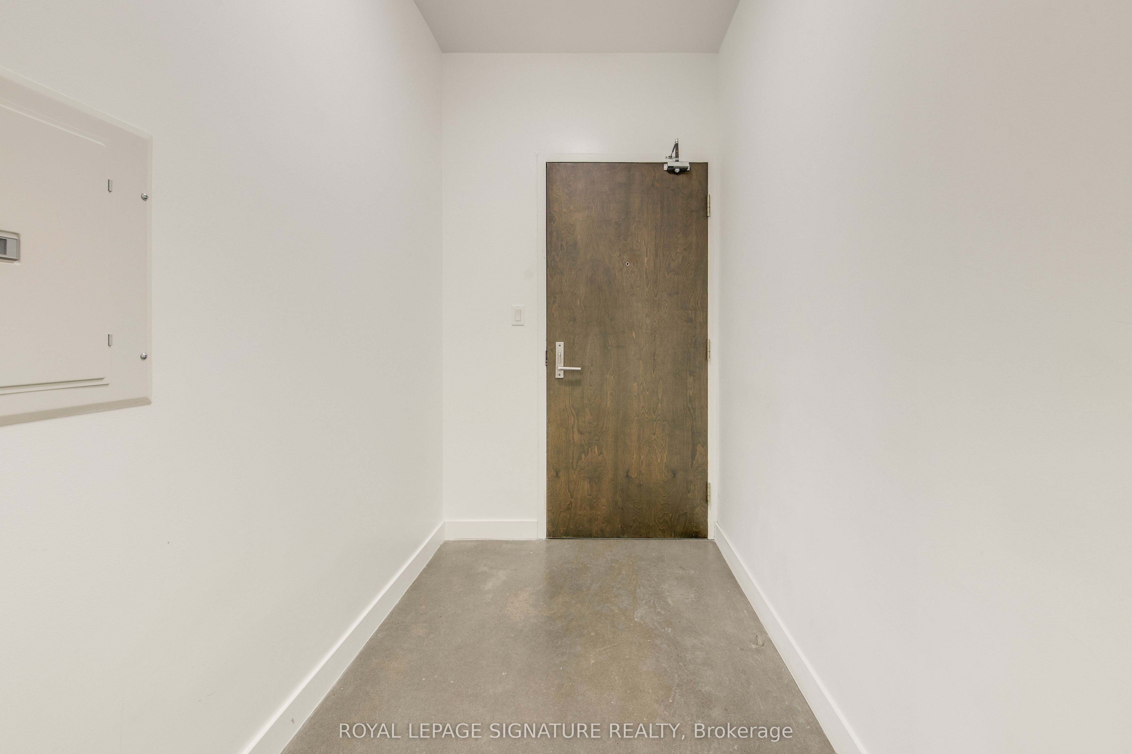 625 Queen Street E 211, Toronto, ON M4M 1G7 photo 3