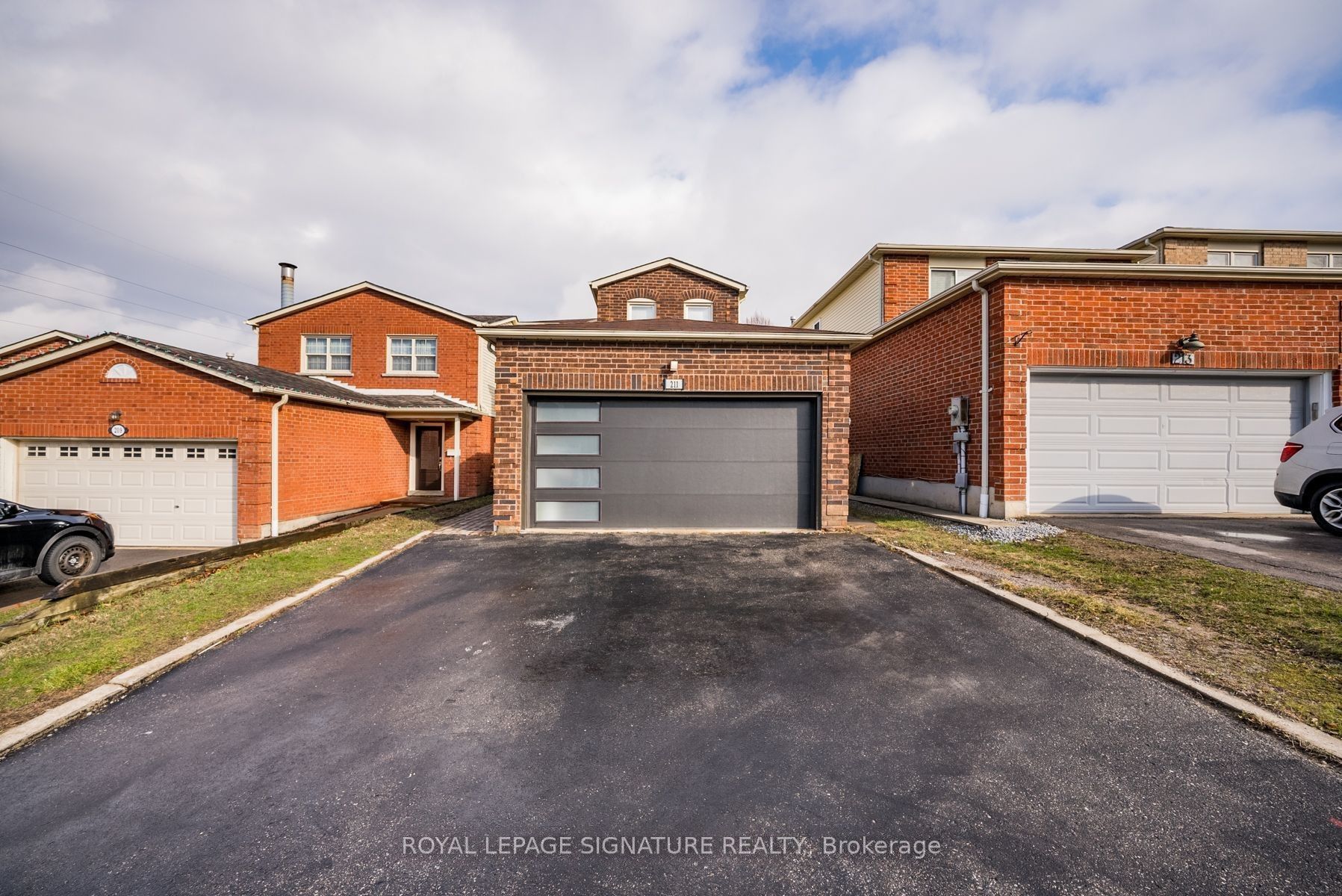 211 Glen Hill Drive Lower, Whitby, ON L1N 7J5