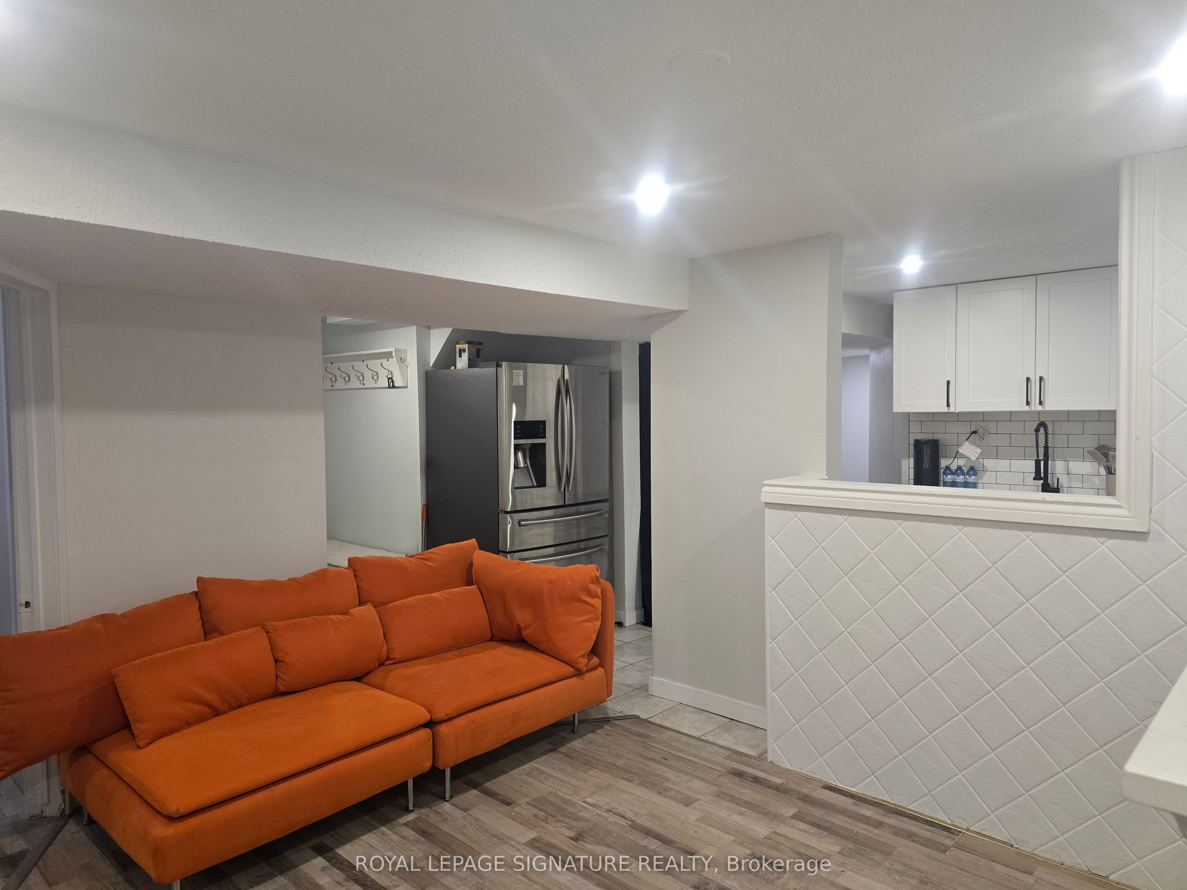 211 Glen Hill Drive Lower, Whitby, ON L1N 7J5 photo 4