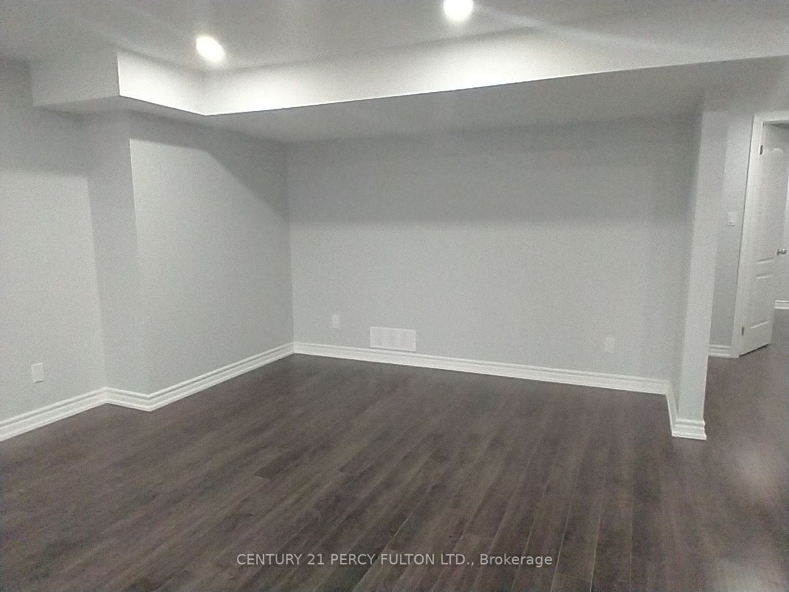 401 Anderson Street, Whitby, ON L1N 3V8 photo 2
