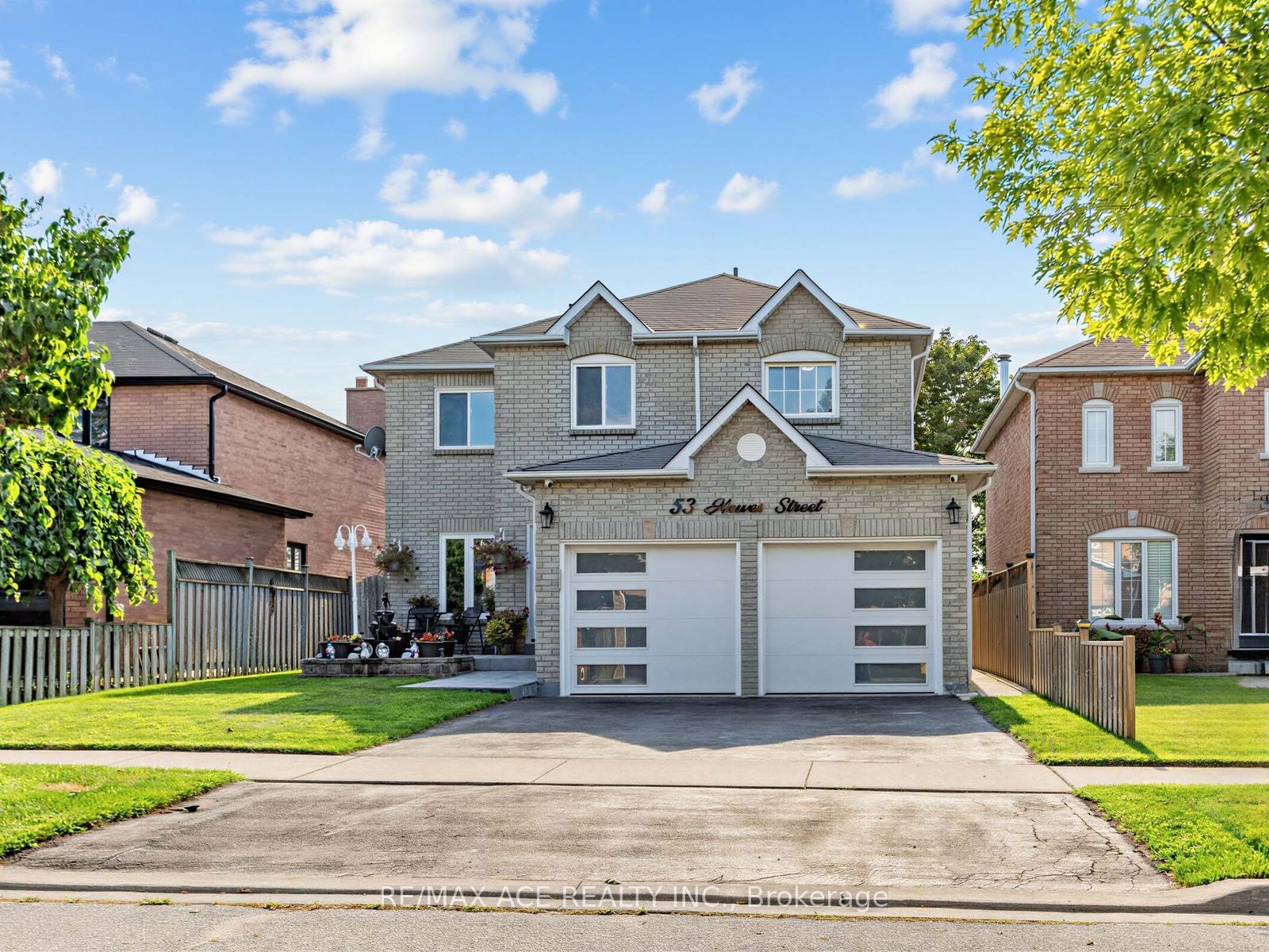53 Howes Street, Ajax, ON L1T 3V4 photo 2