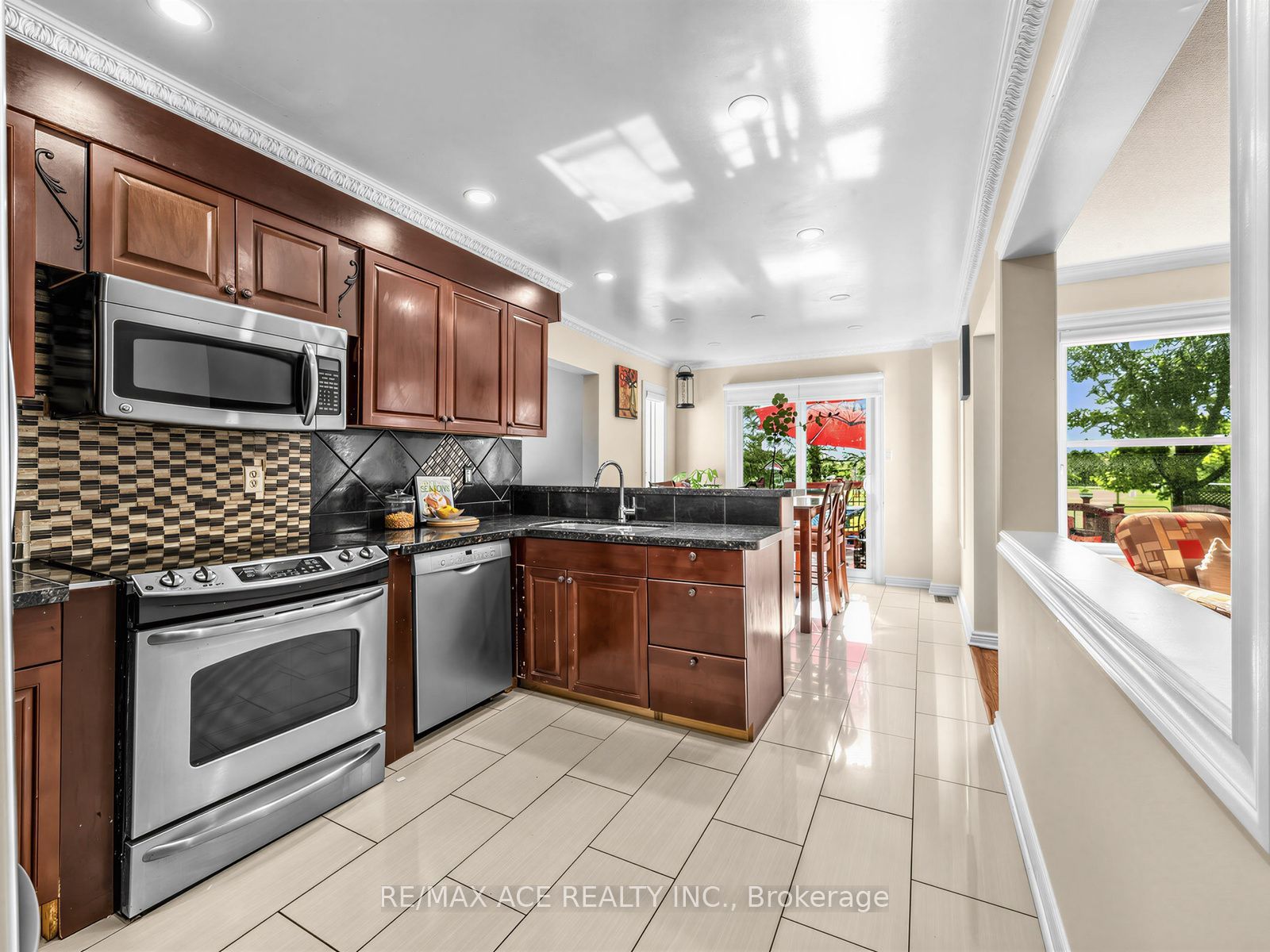 53 Howes Street, Ajax, ON L1T 3V4 photo 4