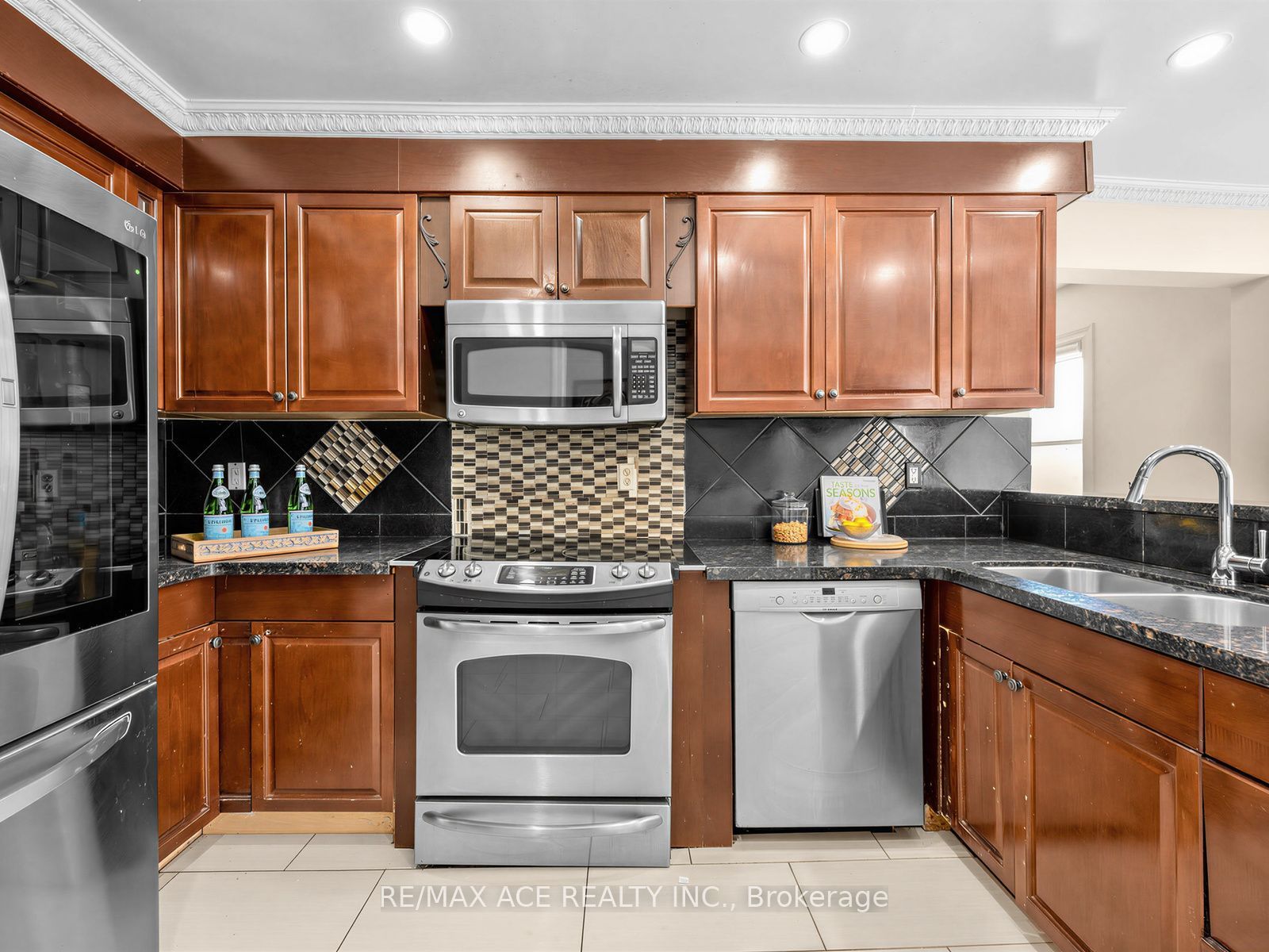53 Howes Street, Ajax, ON L1T 3V4 photo 5