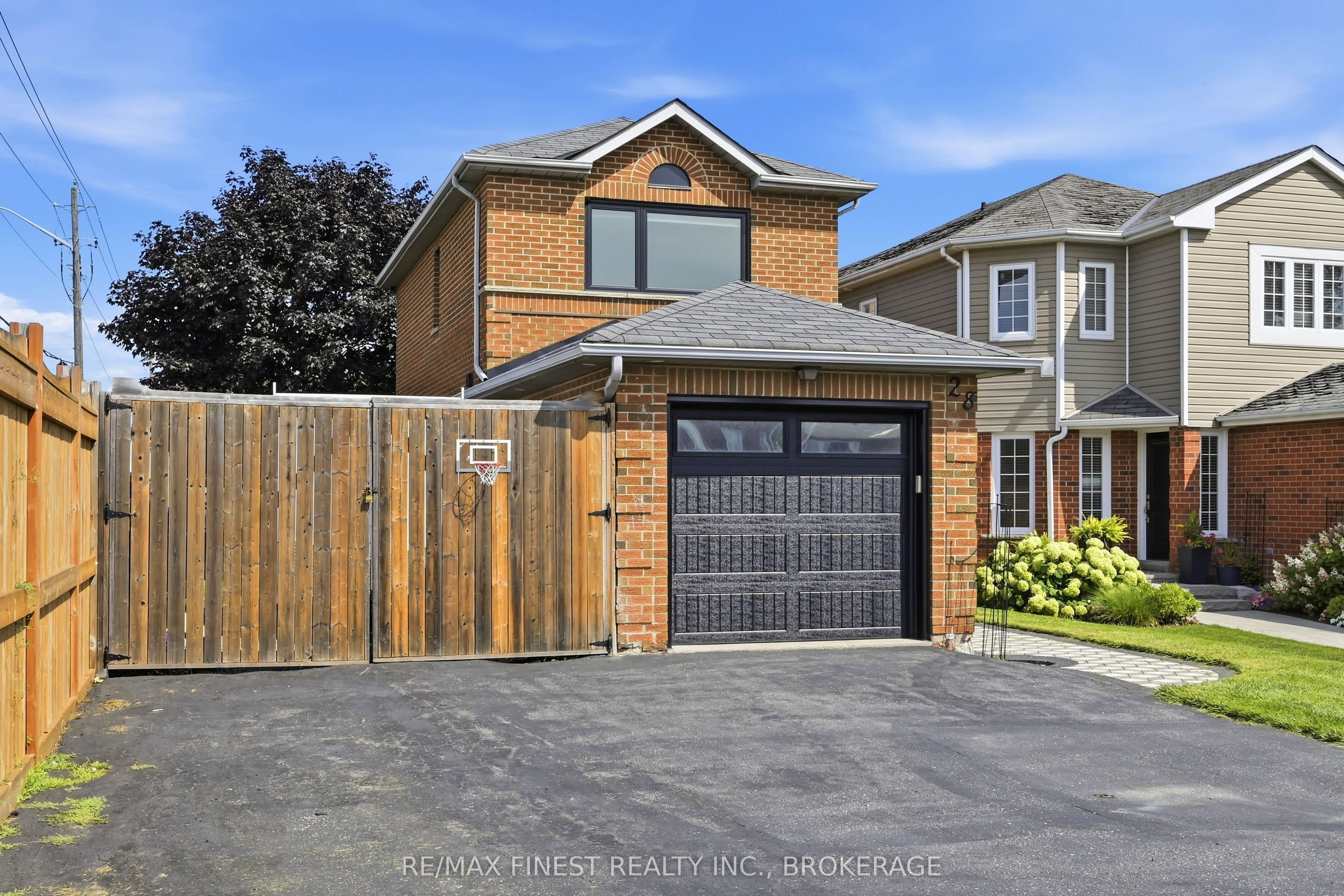28 Melborne Court, Whitby, ON L1R 1S2 photo 2