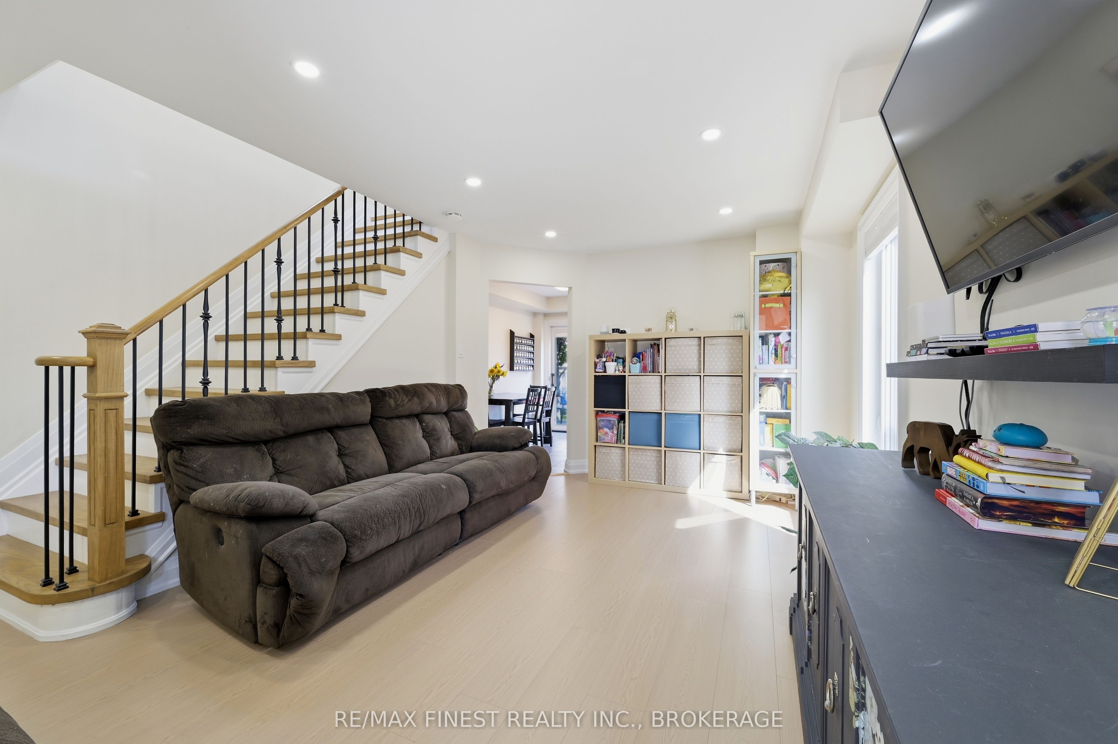 28 Melborne Court, Whitby, ON L1R 1S2 photo 5