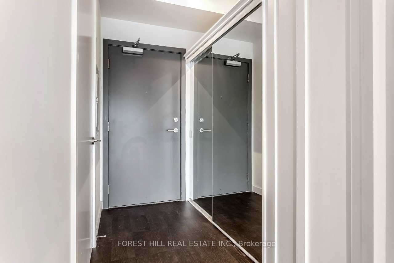 246 Logan Avenue 212, Toronto, ON M4M 0E9 photo 4