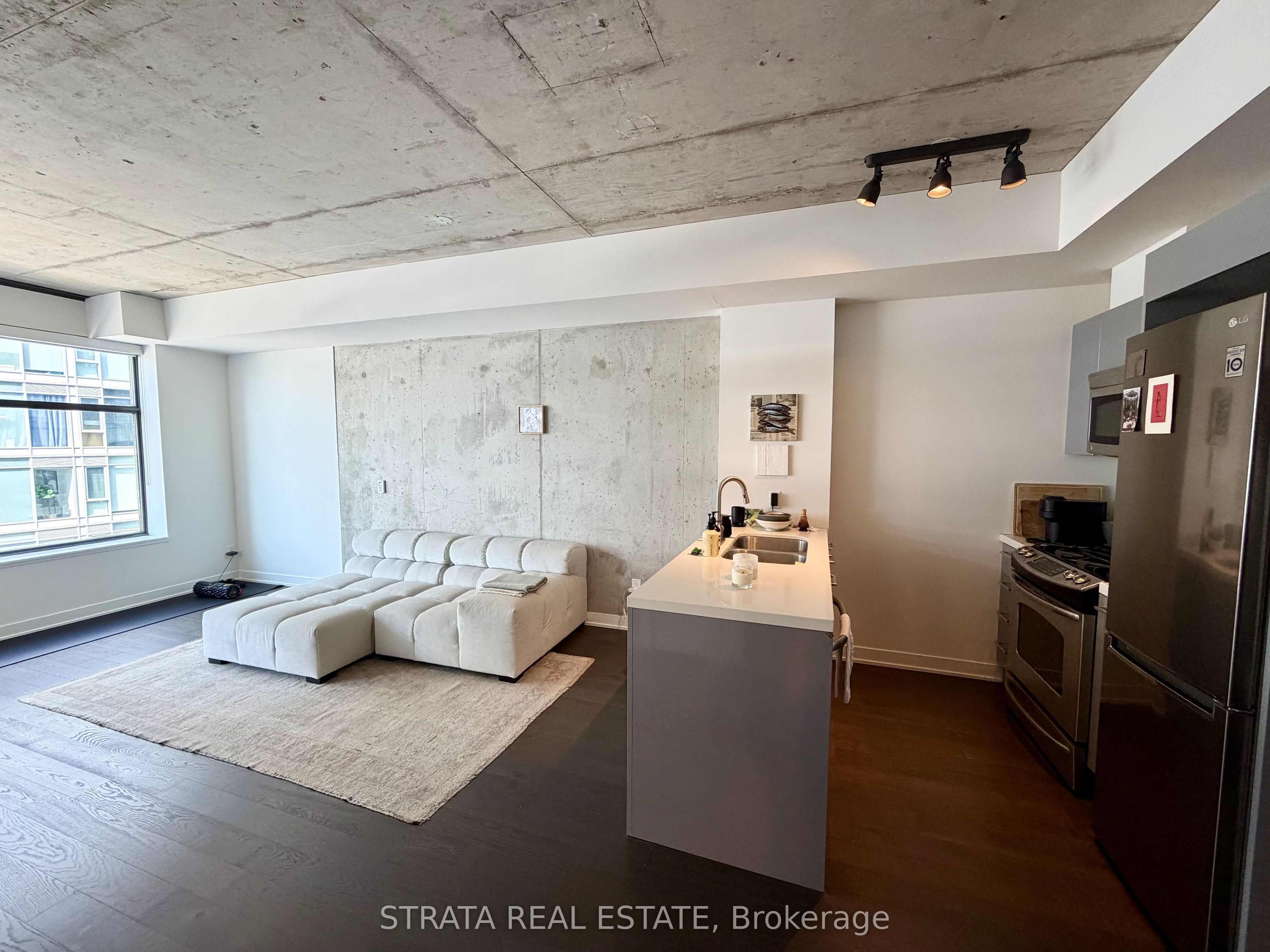 1201 Dundas Street E 606, Toronto, ON M4M 1S2 photo 2