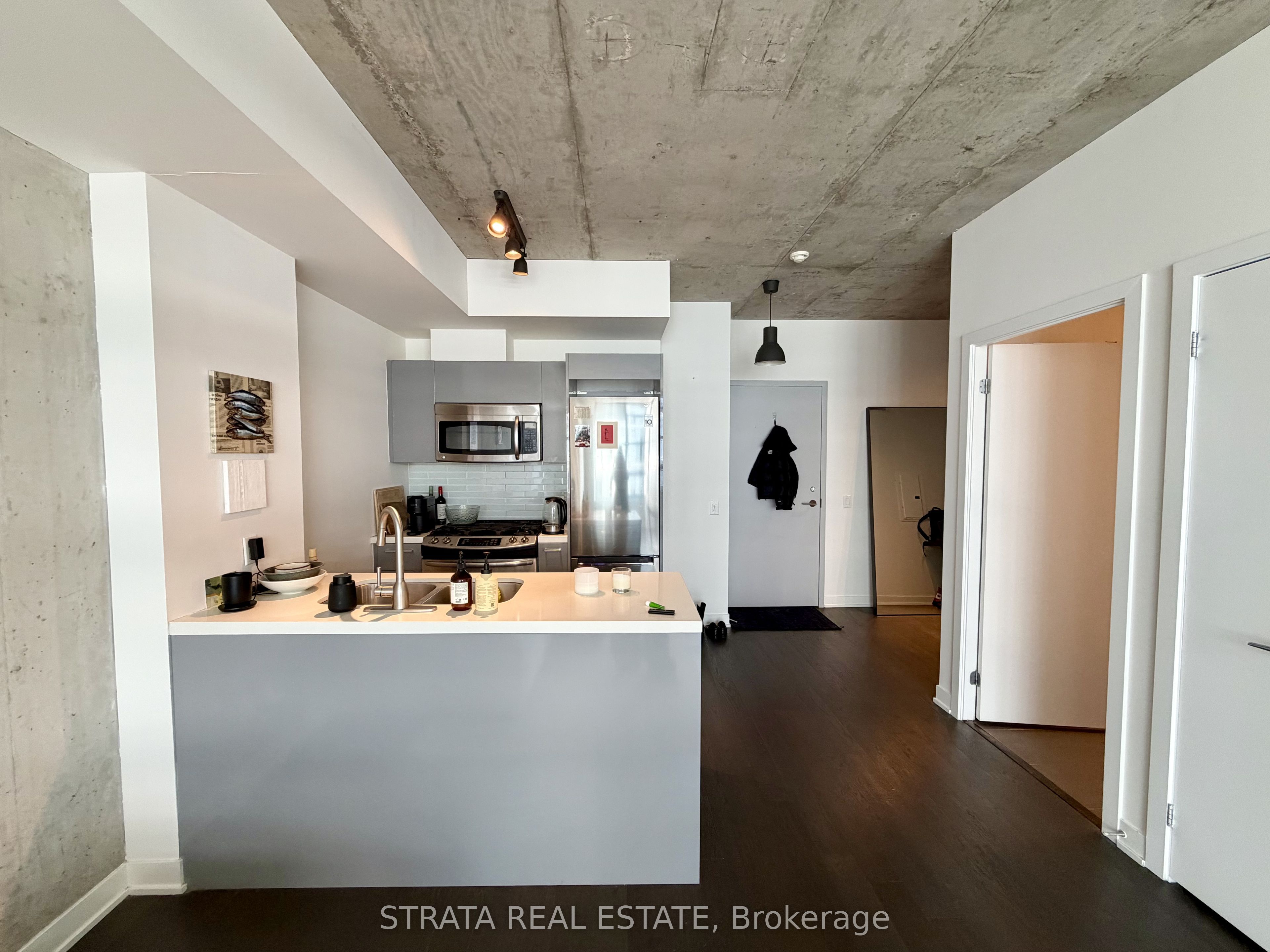 1201 Dundas Street E 606, Toronto, ON M4M 1S2 photo 3
