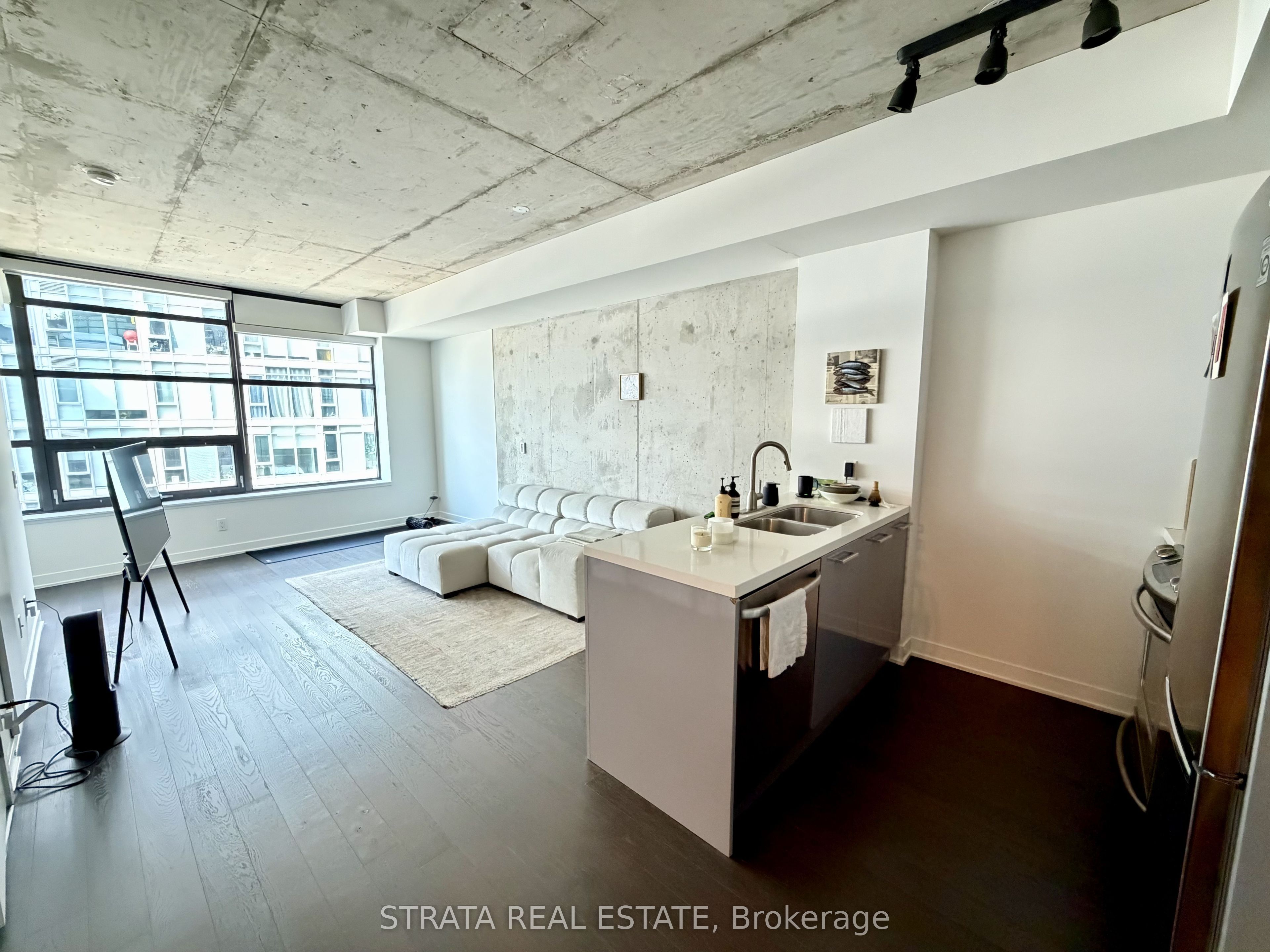 1201 Dundas Street E 606, Toronto, ON M4M 1S2 photo 5