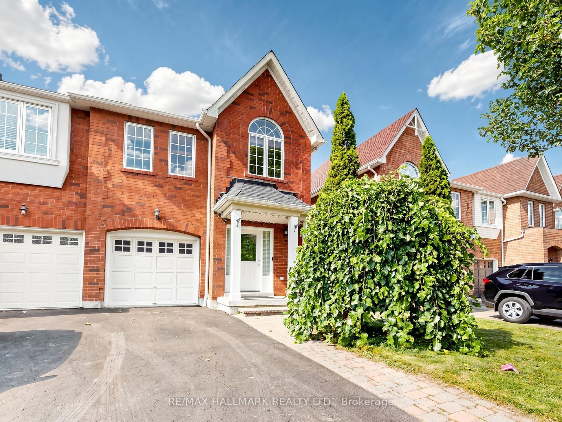12 Stokely Crescent, Whitby, ON L1N 9S8