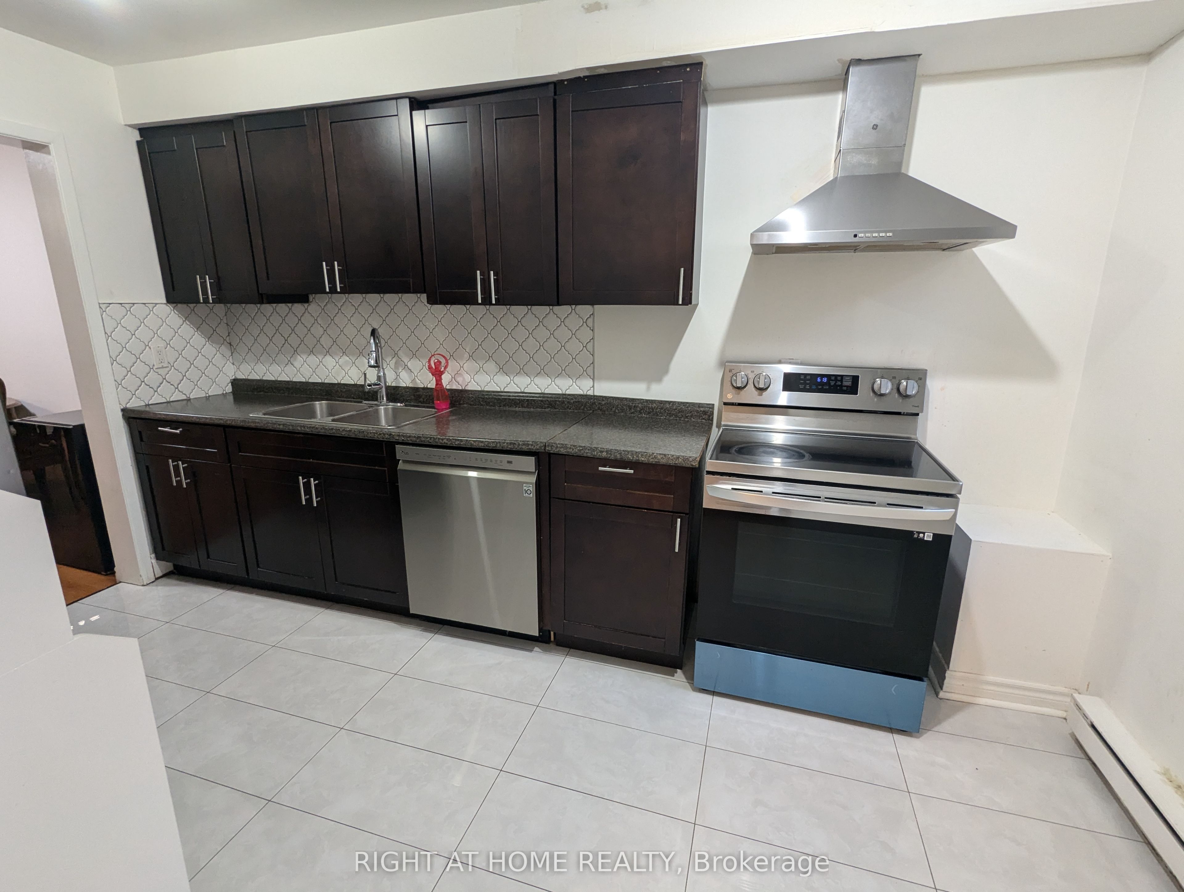 20 Hainford Street 2, Toronto, ON M1E 4Y5 photo 3