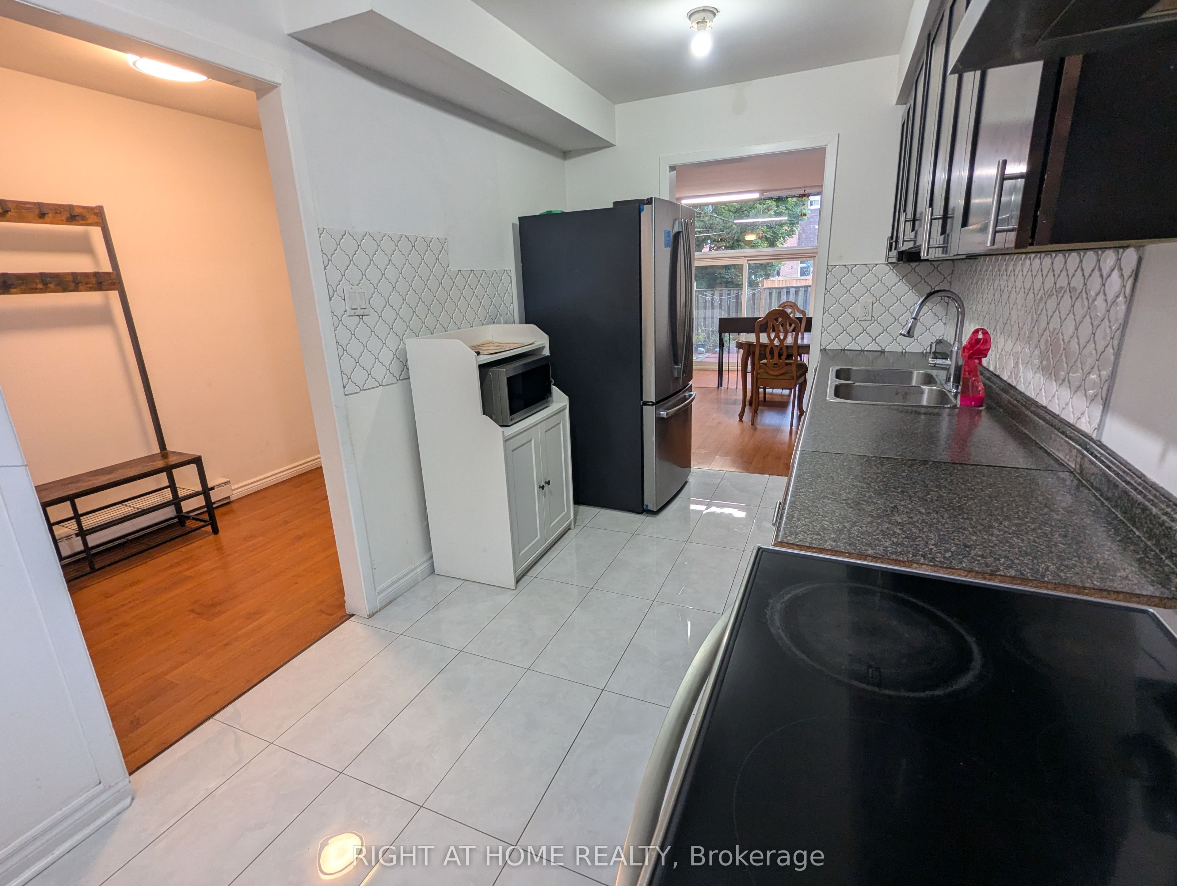 20 Hainford Street 2, Toronto, ON M1E 4Y5 photo 4