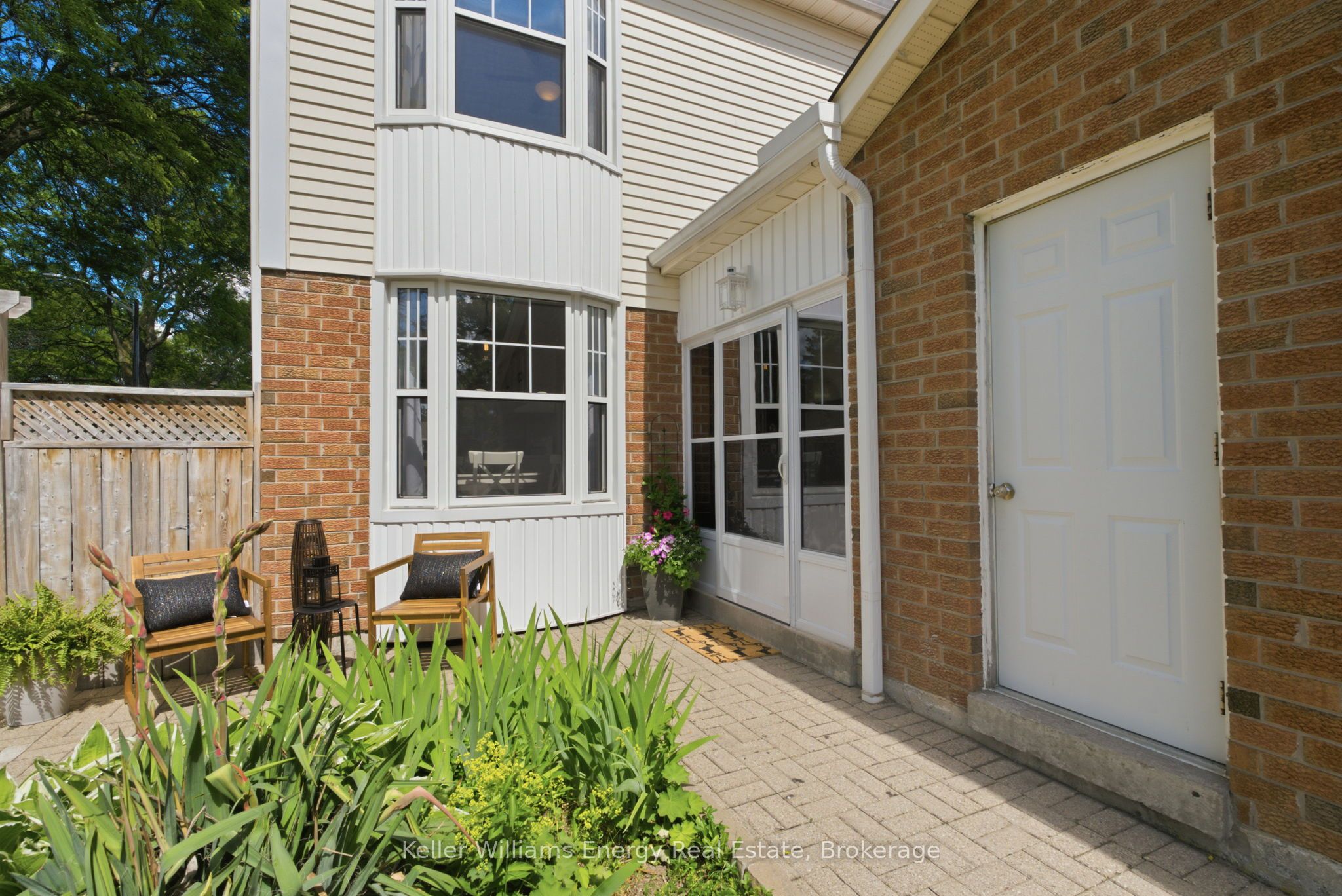 25 Habitant Crescent, Whitby, ON L1P 1E1 photo 3