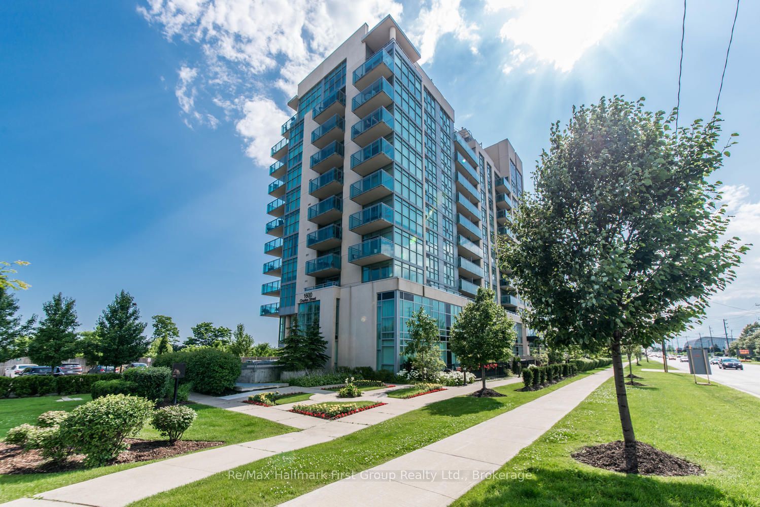 1600 Charles Street 302, Whitby, ON L1N 0G4 photo 2