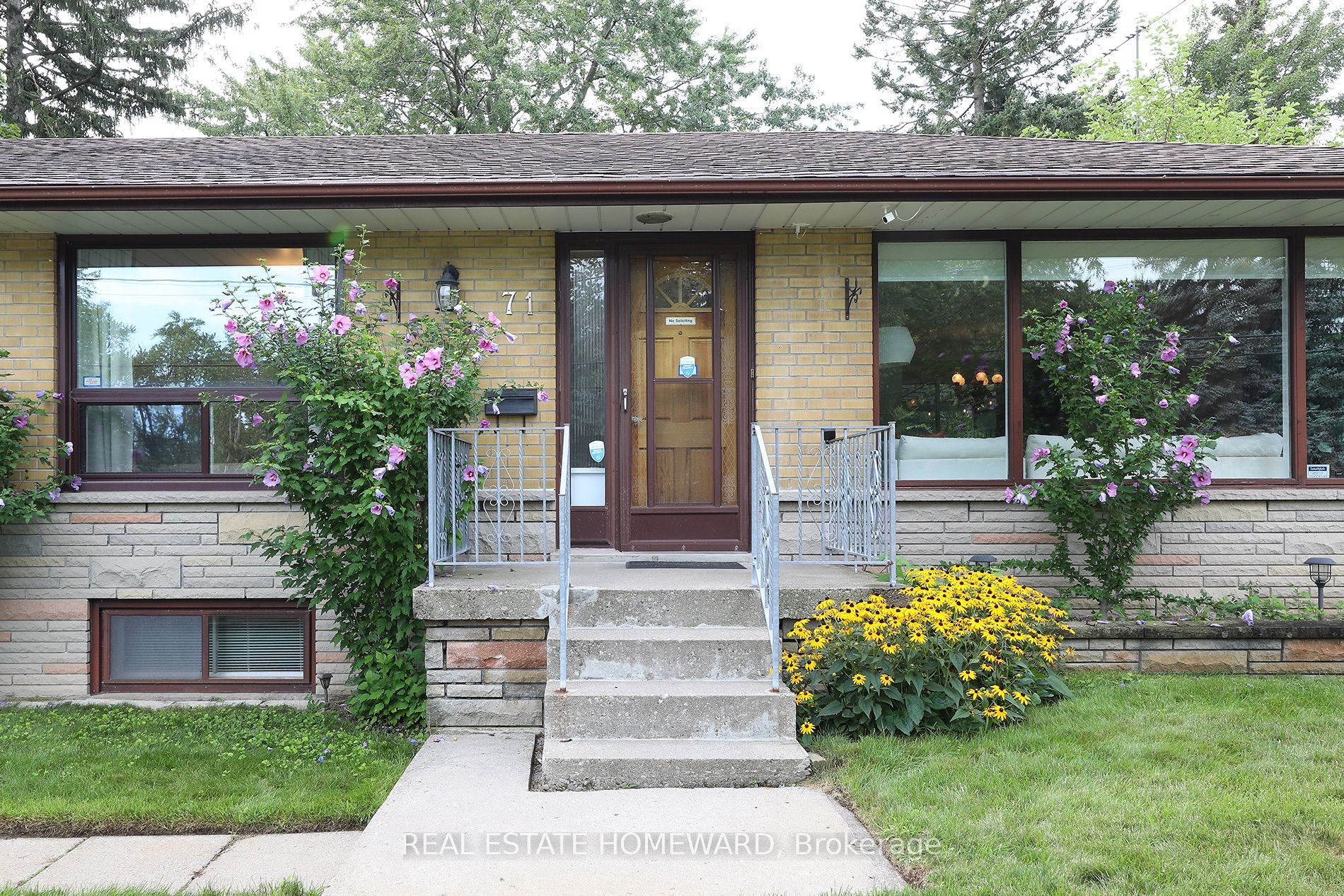 71 Gatesview Avenue, Toronto, ON M1J 3G4 photo 2