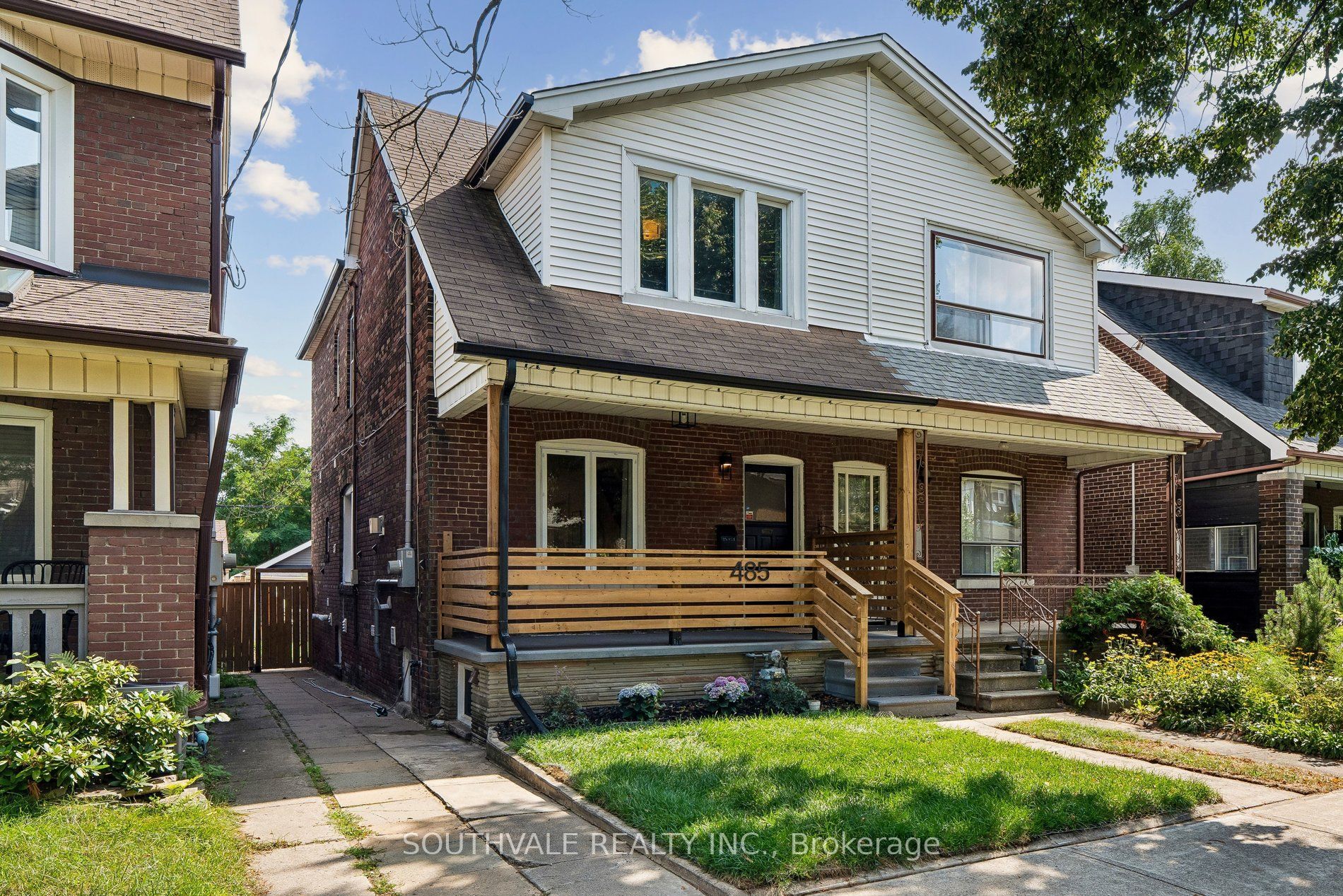 485 Strathmore Boulevard, Toronto, ON M4C 1N8 photo 2