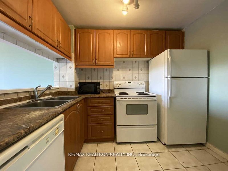 3050 Ellesmere Road 1215, Toronto, ON M1E 5E6 photo 2