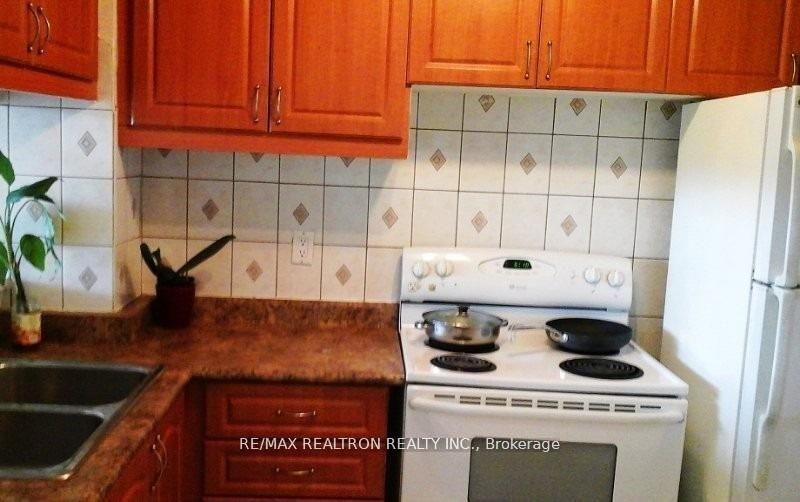 3050 Ellesmere Road 1215, Toronto, ON M1E 5E6 photo 3