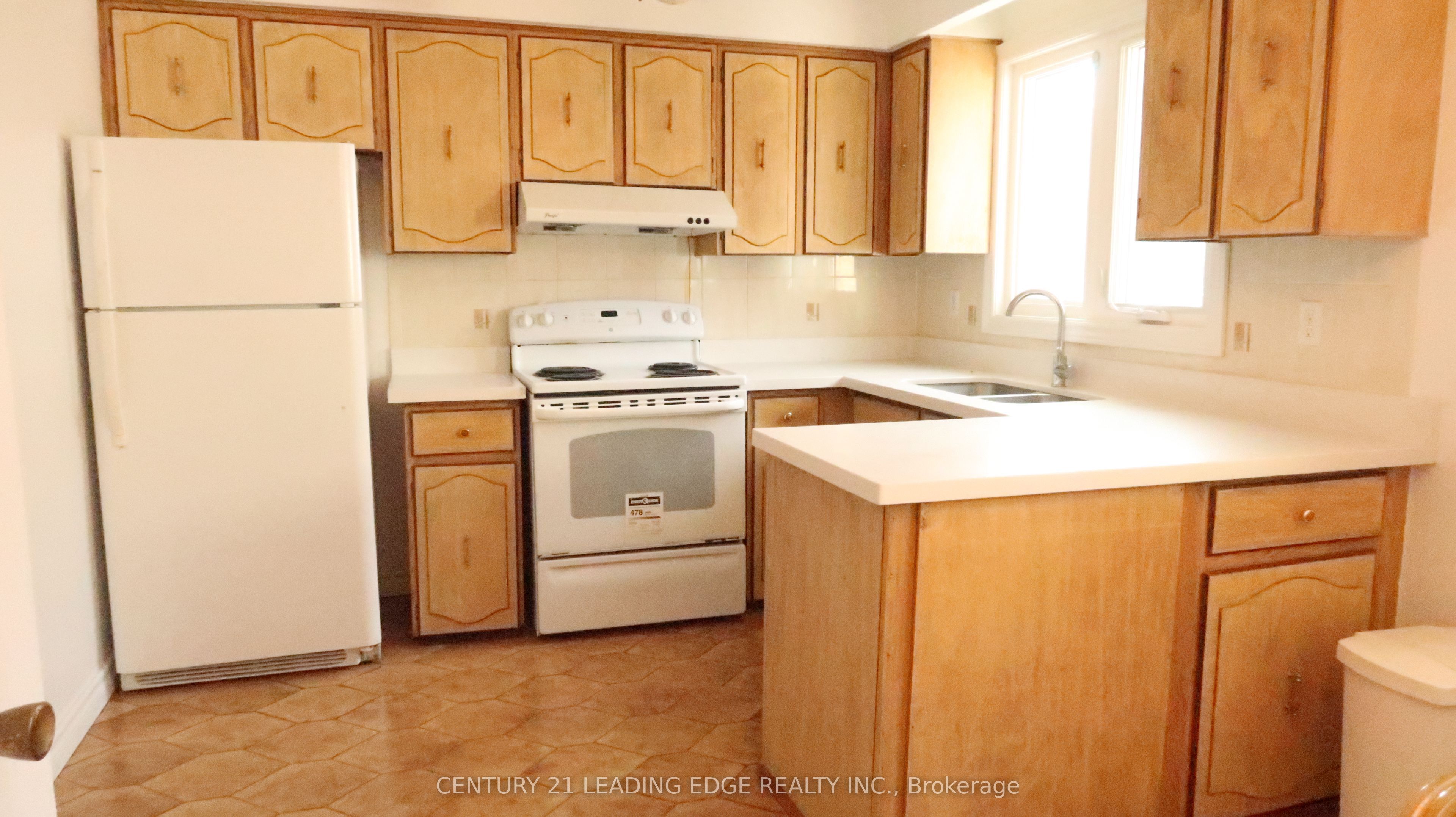 959 Huntingwood Drive S MAIN, Toronto, ON M1S 1K3 photo 2