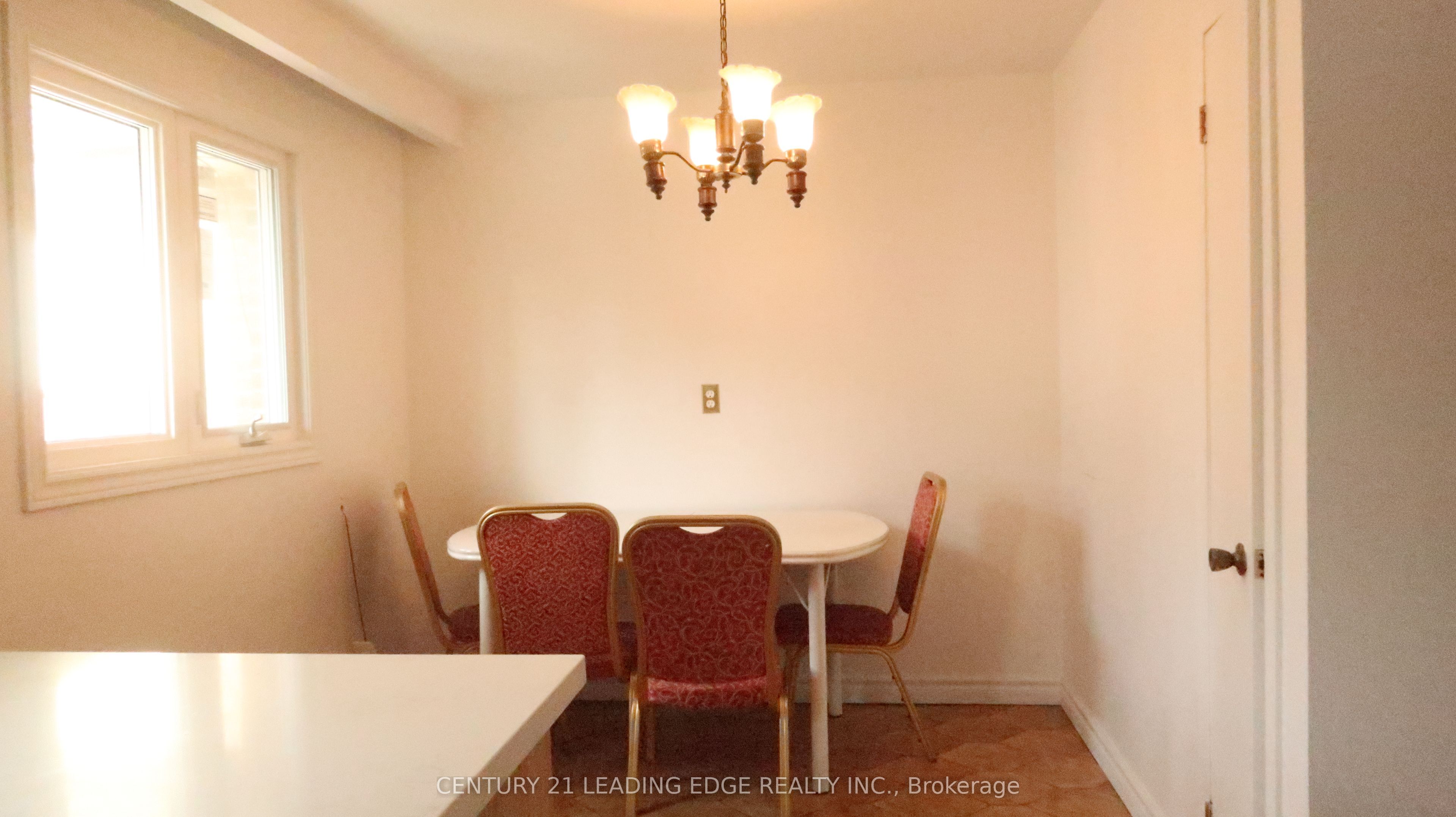 959 Huntingwood Drive S MAIN, Toronto, ON M1S 1K3 photo 3