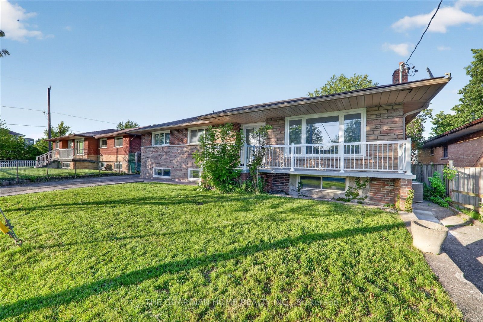 75 Durham Street Bsmt, Oshawa, ON L1J 5P6 photo 2
