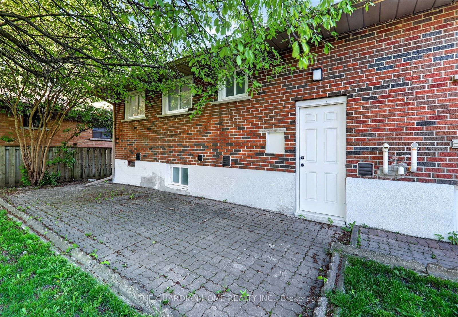 75 Durham Street Bsmt, Oshawa, ON L1J 5P6 photo 4