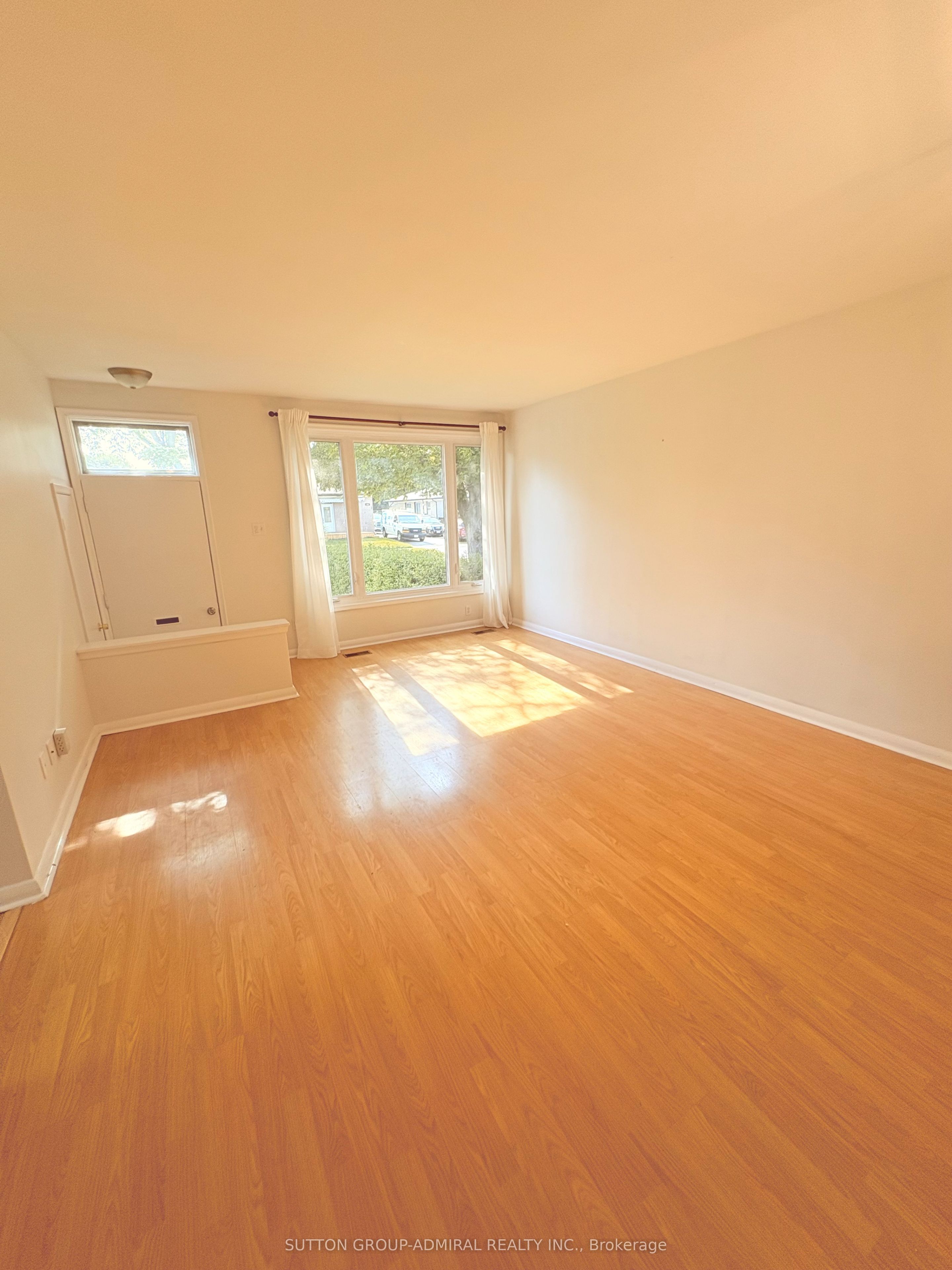 319 Dovedale Drive, Whitby, ON L1N 1Z8 photo 3