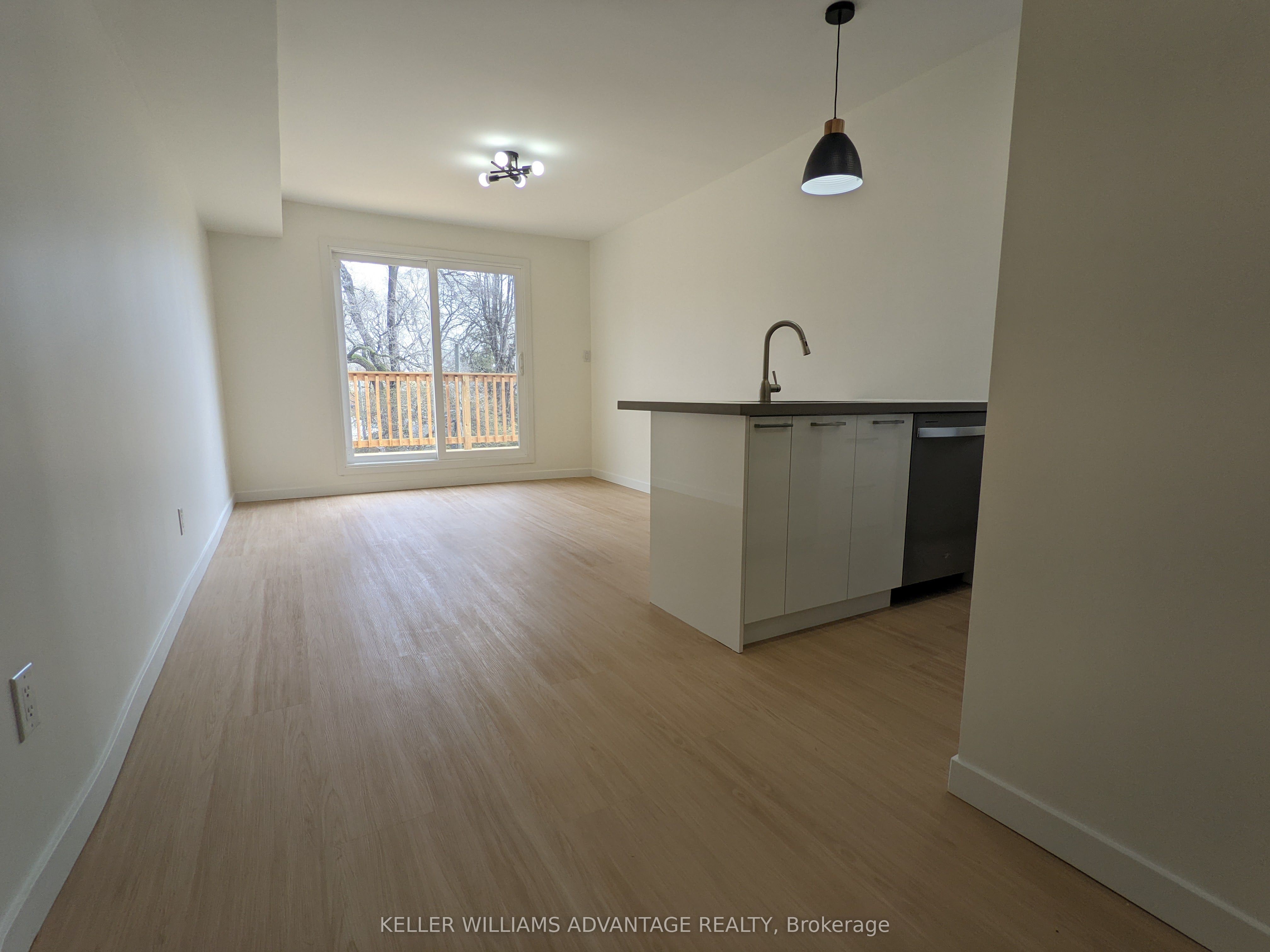 113 Woodbine Avenue upper, Toronto, ON M4L 3P1 photo 3