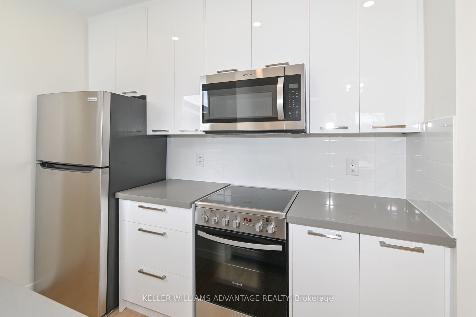 113 Woodbine Avenue upper, Toronto, ON M4L 3P1 photo 5