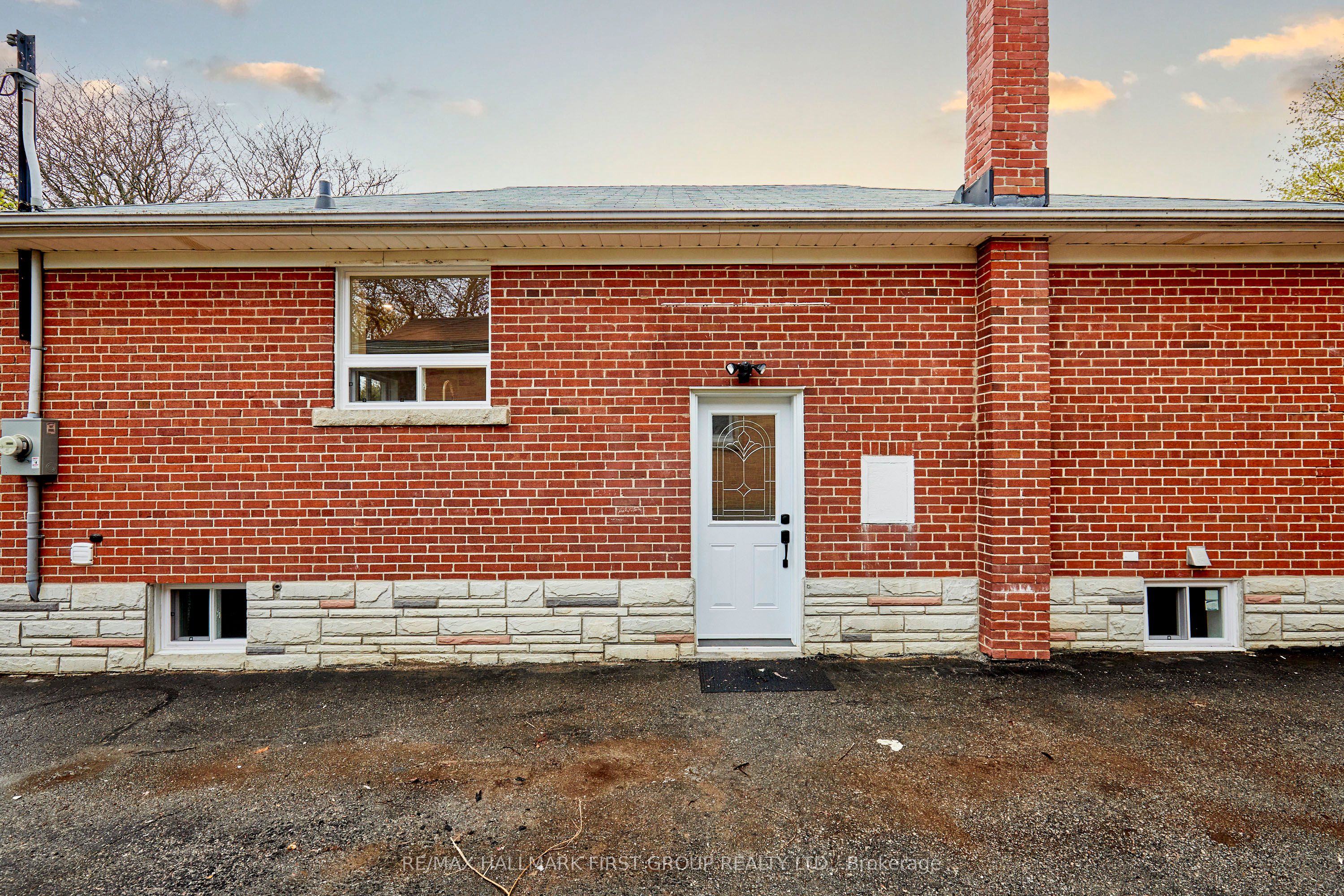 295 Baldwin Street, Oshawa, ON L1H 6H5 photo 2