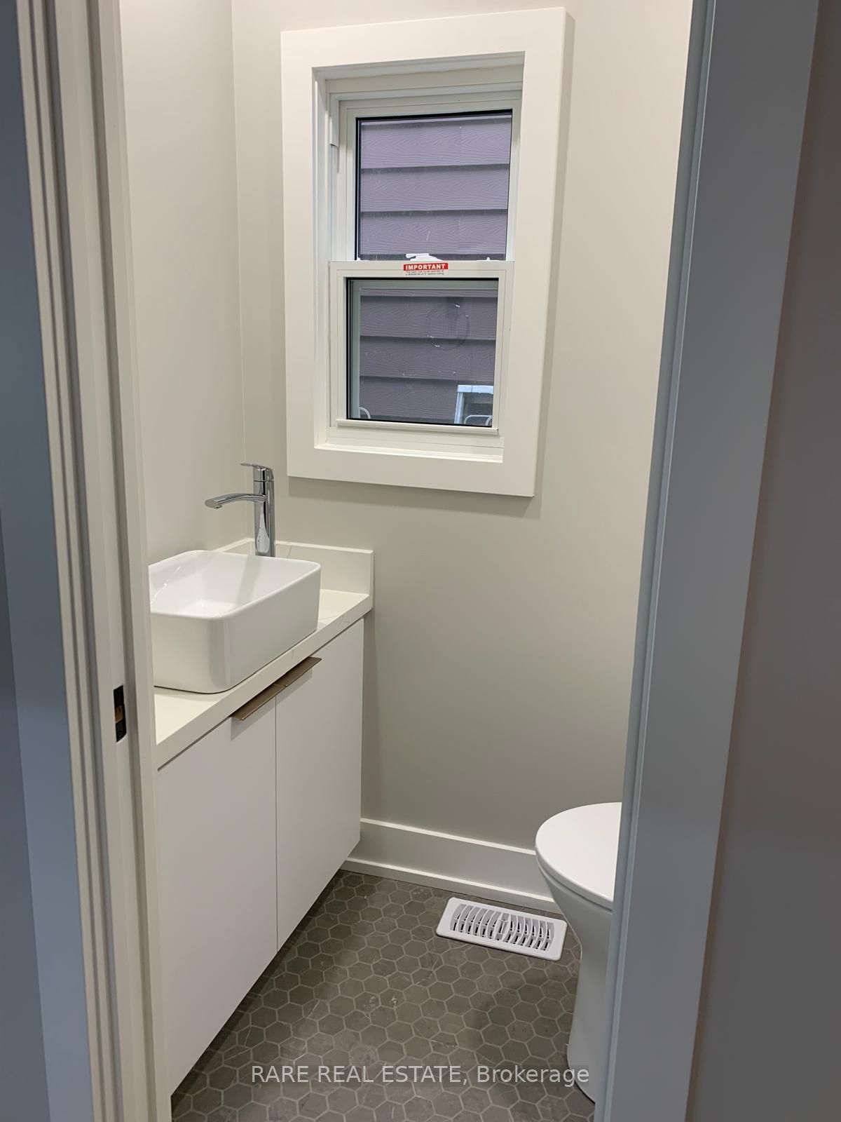 227 Logan Avenue, Toronto, ON M4M 2N2 photo 2