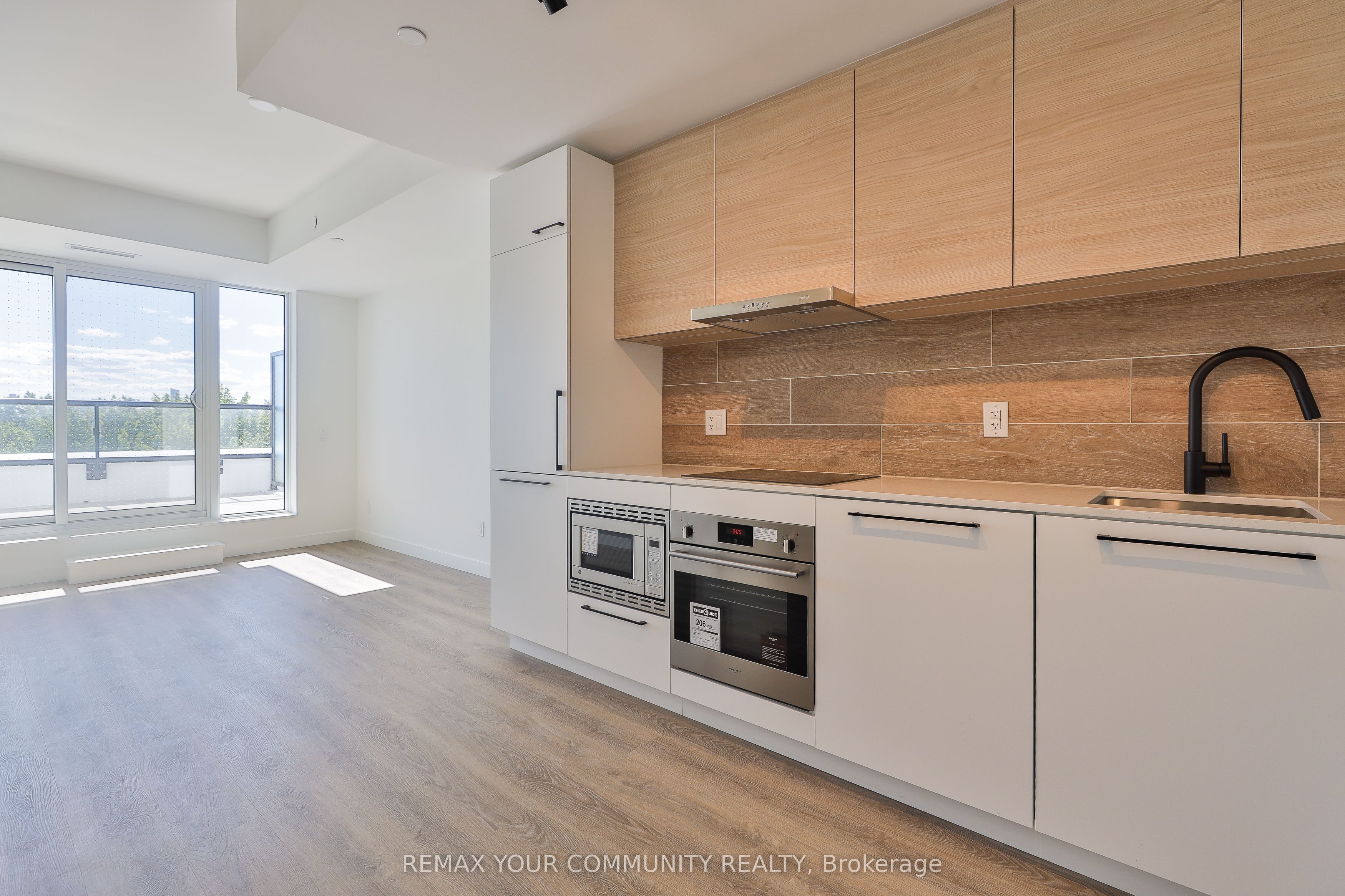 1050 Eastern Avenue 514, Toronto, ON M4L 0B7 photo 2