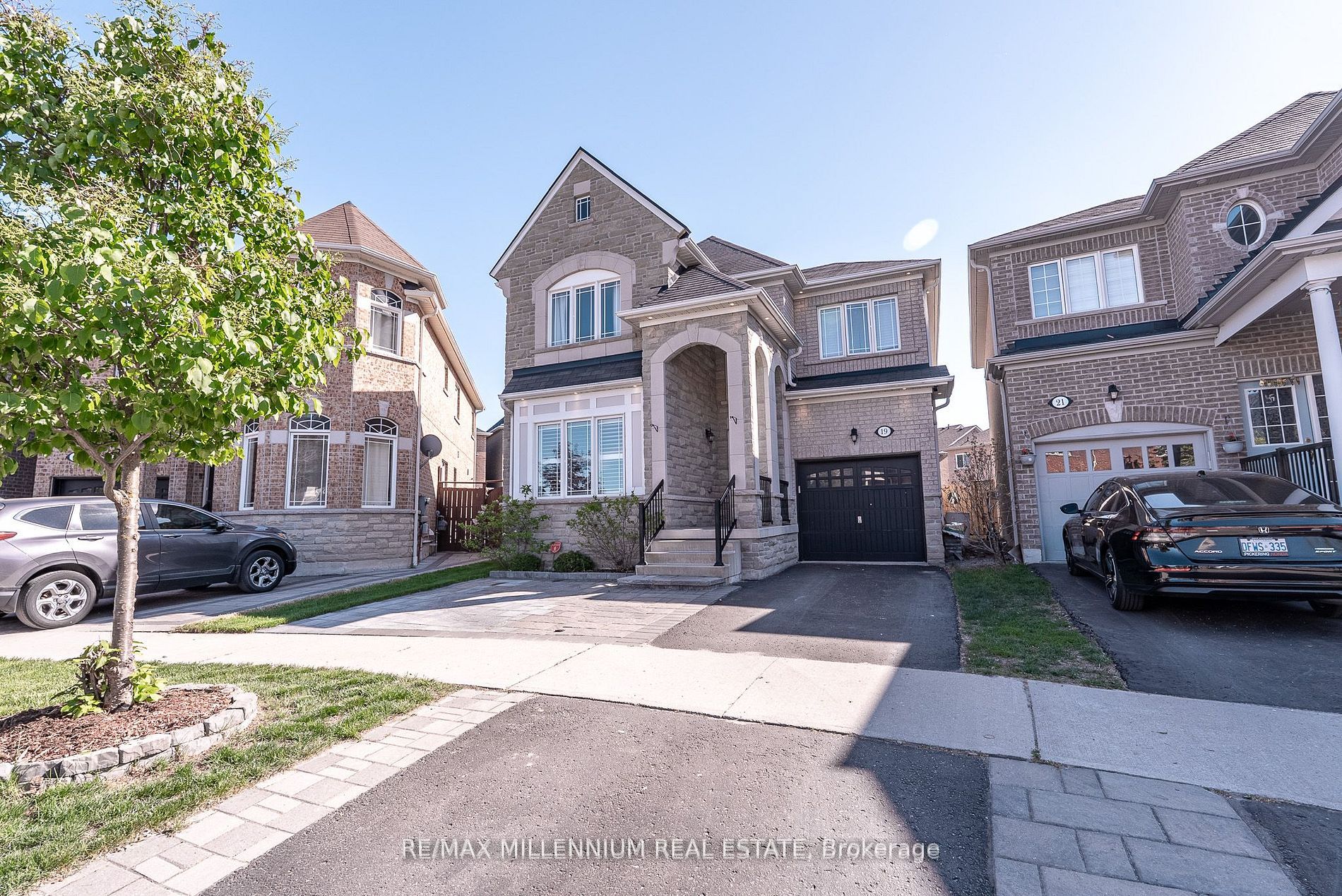 19 Bellotti Crescent, Ajax, ON L1Z 0M2 photo 3