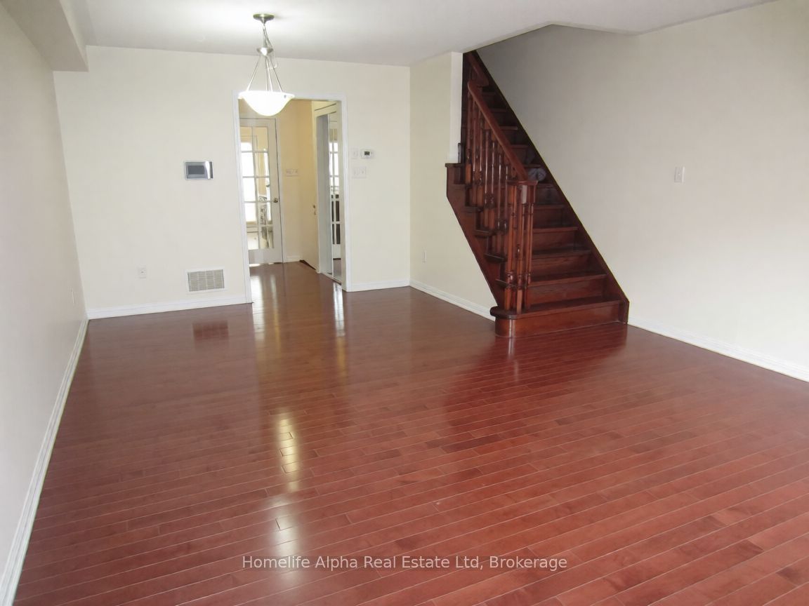 19 Winkler Terrace N, Toronto, ON M1L 0C3 photo 3