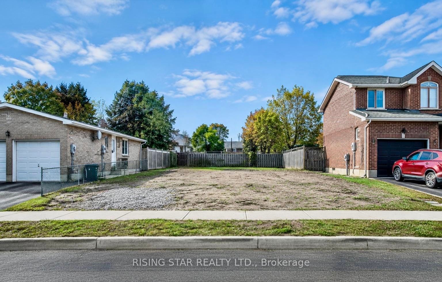 706 Cochrane Street, Whitby, ON L1N 5J5 photo 3