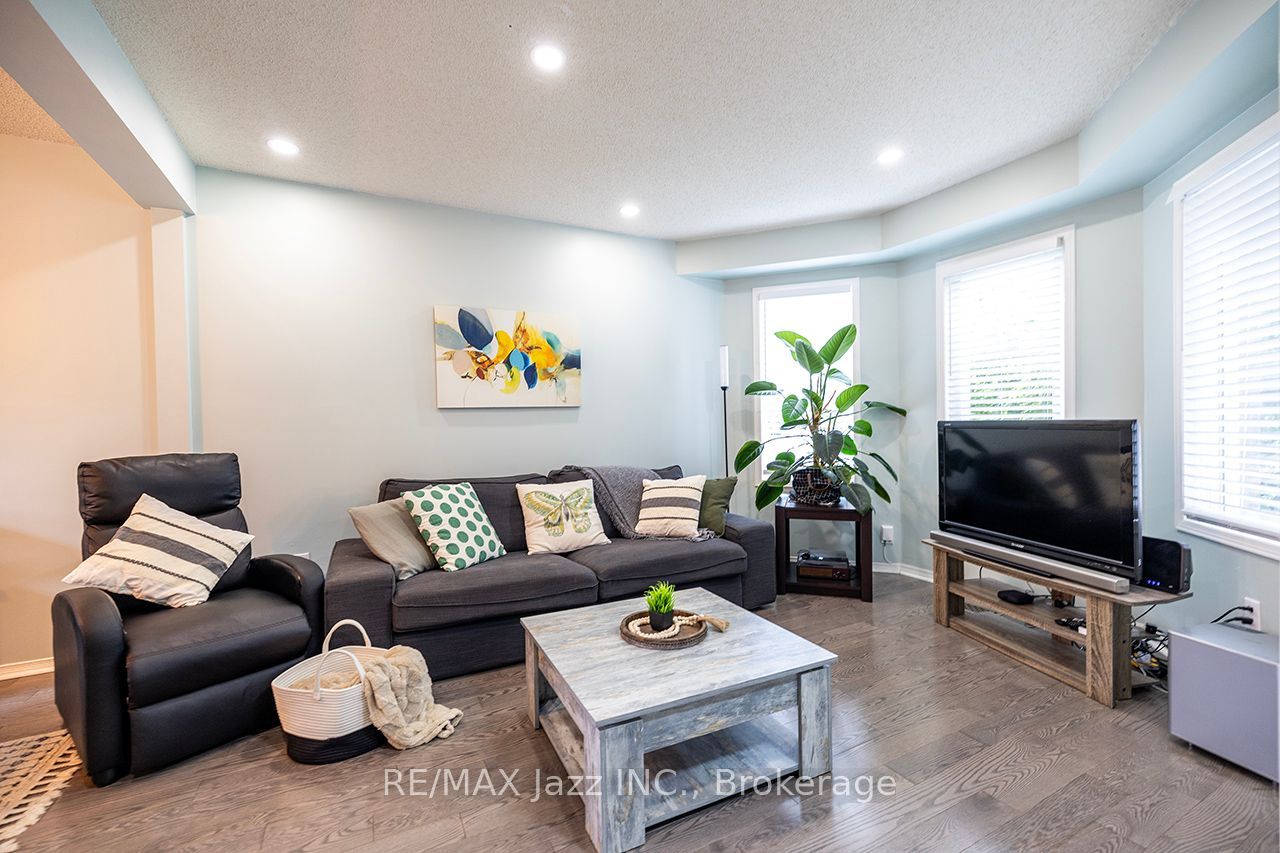 23 Meredith Court, Clarington, ON L1E 2V9 photo 5
