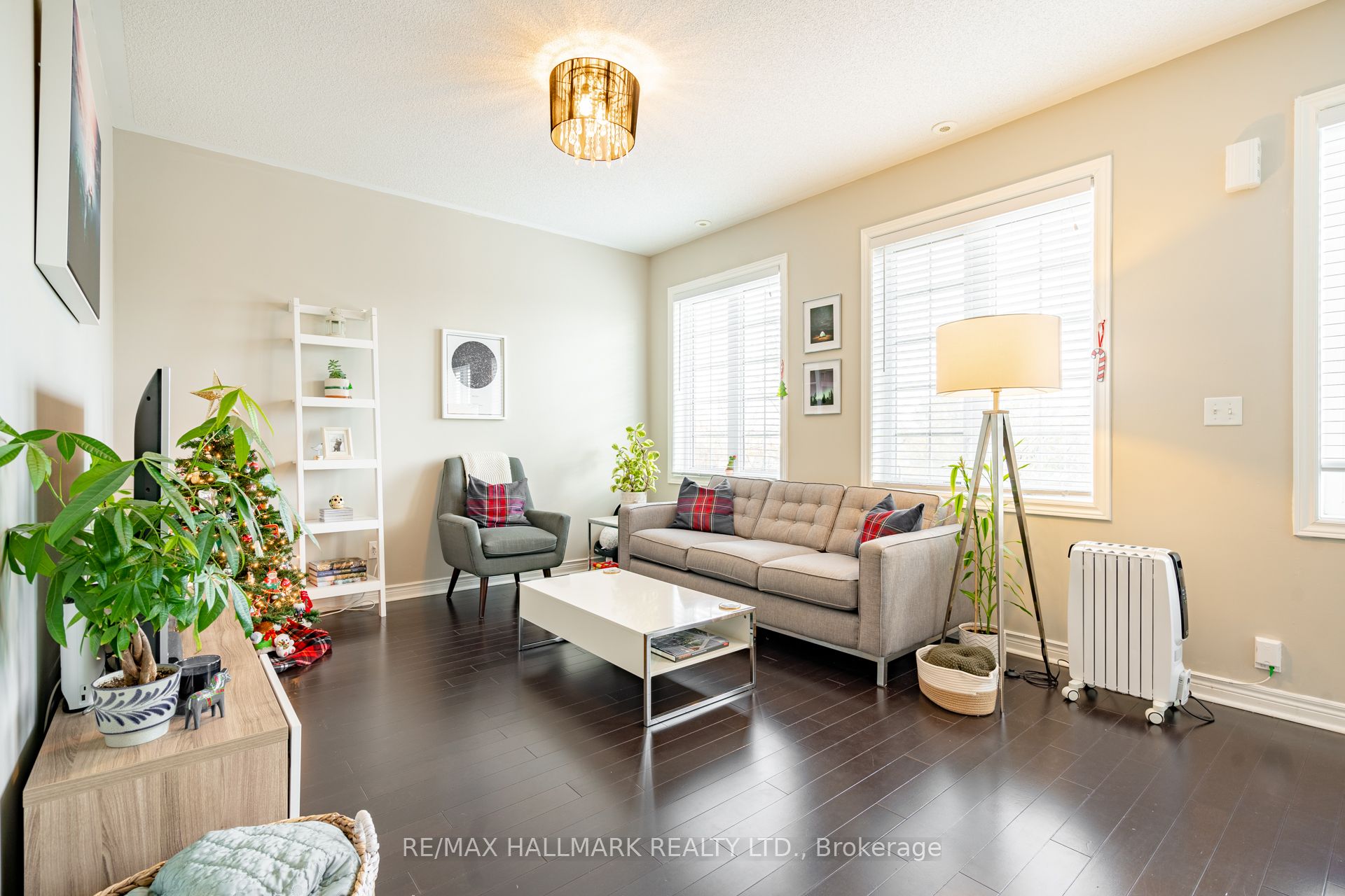 67 Enroutes Street, Toronto, ON M4E 0A3 photo 3