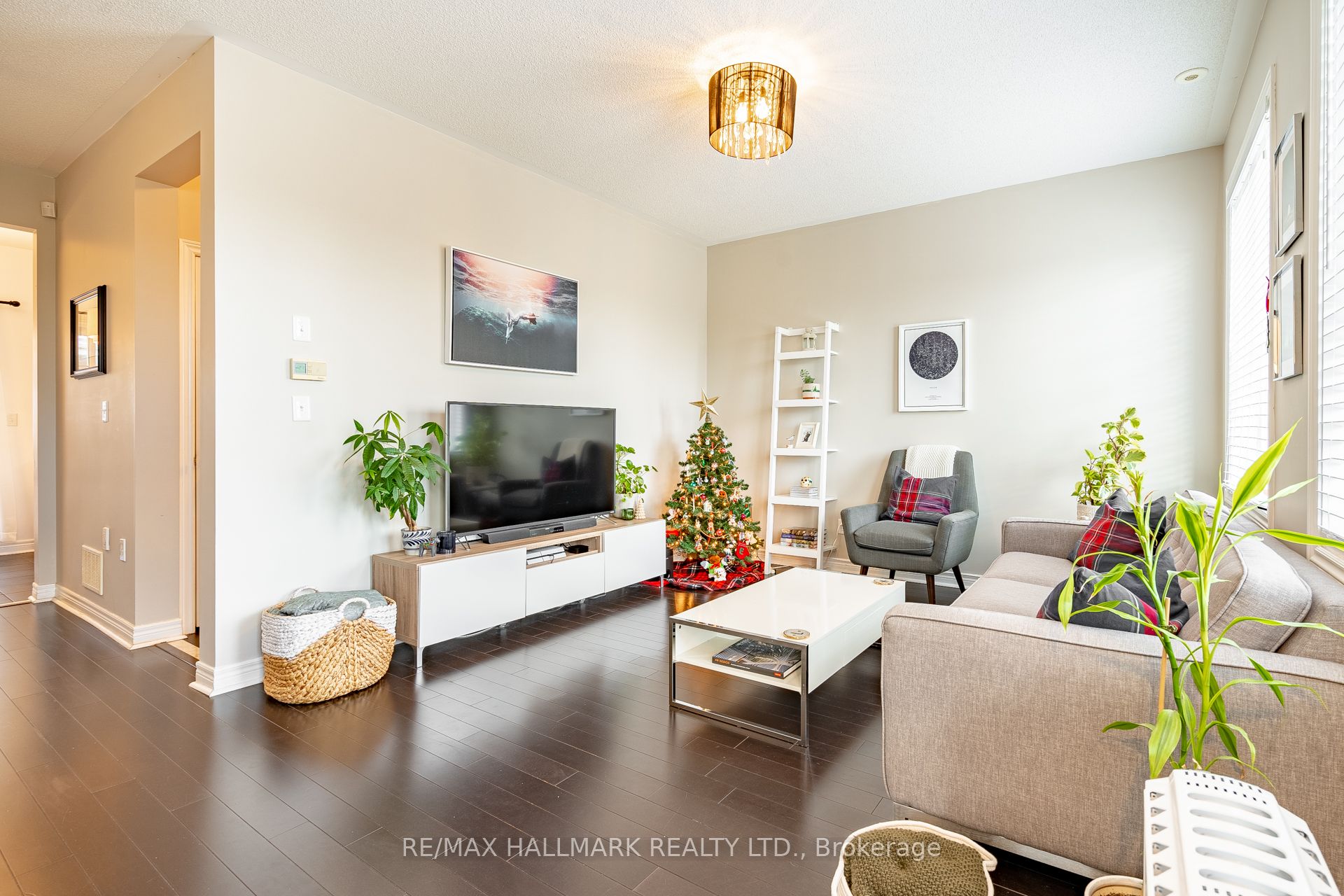 67 Enroutes Street, Toronto, ON M4E 0A3 photo 4