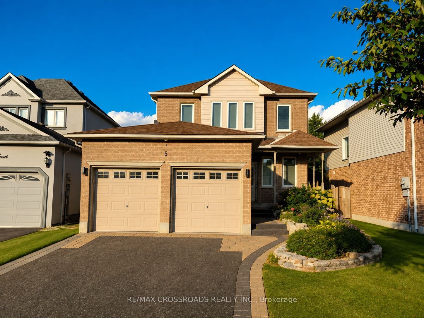 5 Robert Correll Court, Whitby, ON L1R 2N7
