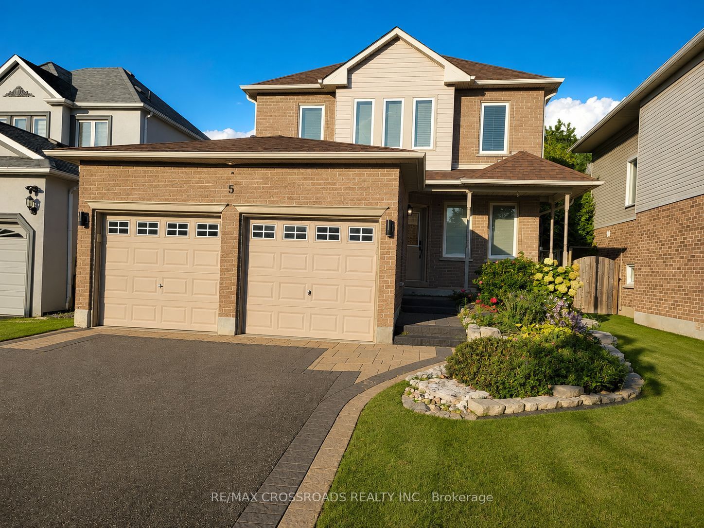 5 Robert Correll Court, Whitby, ON L1R 2N7 photo 2