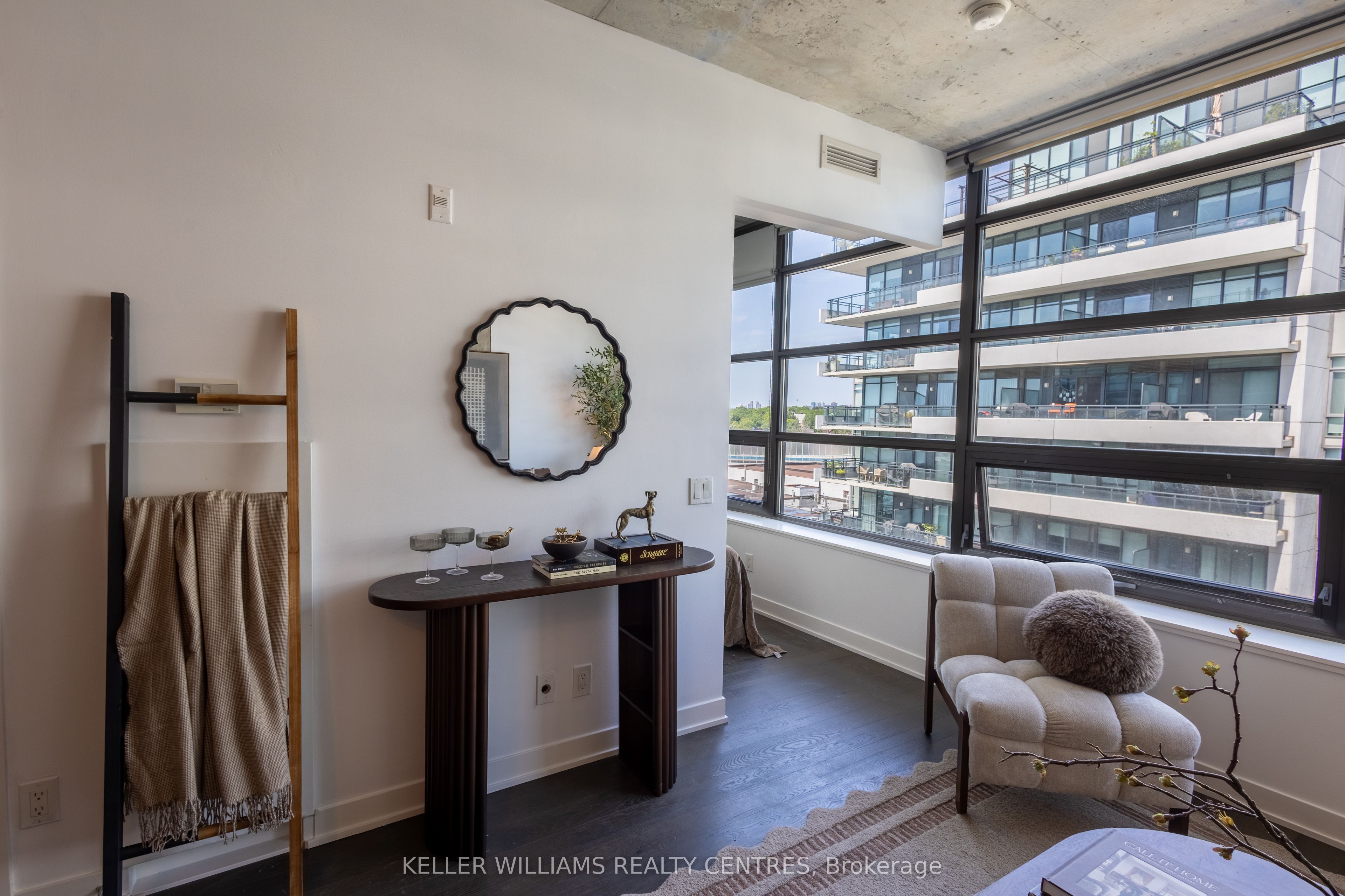 1201 Dundas Street E 806, Toronto, ON M4M 1S2 photo 2