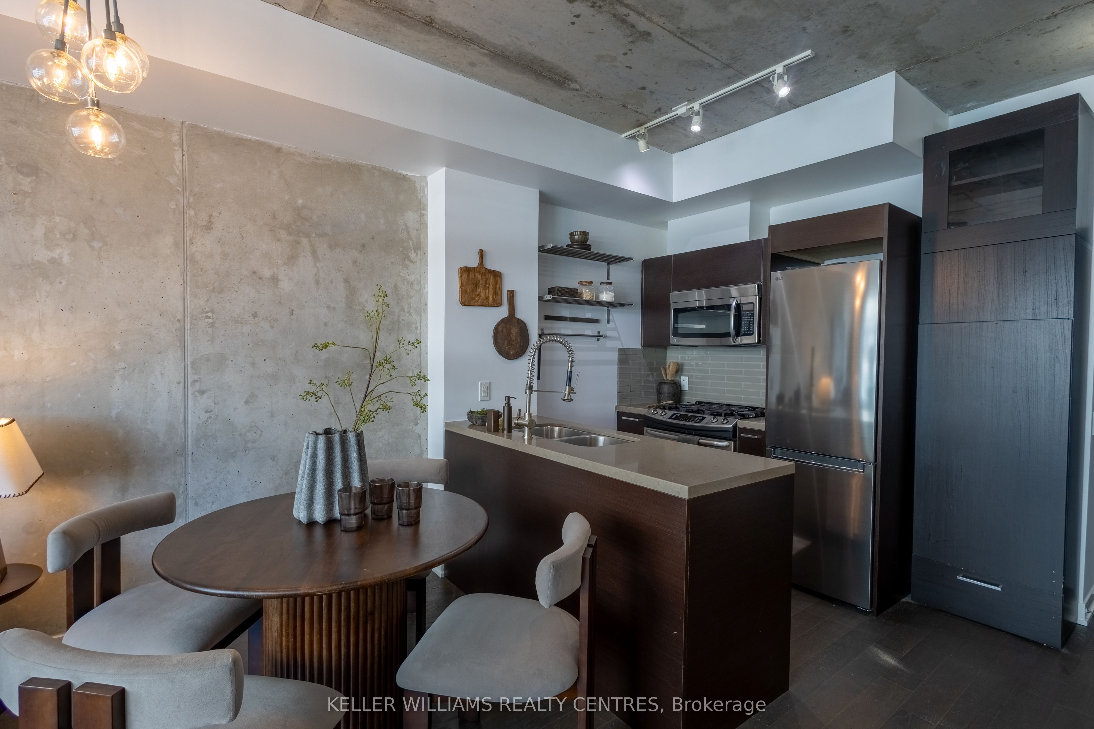 1201 Dundas Street E 806, Toronto, ON M4M 1S2 photo 3