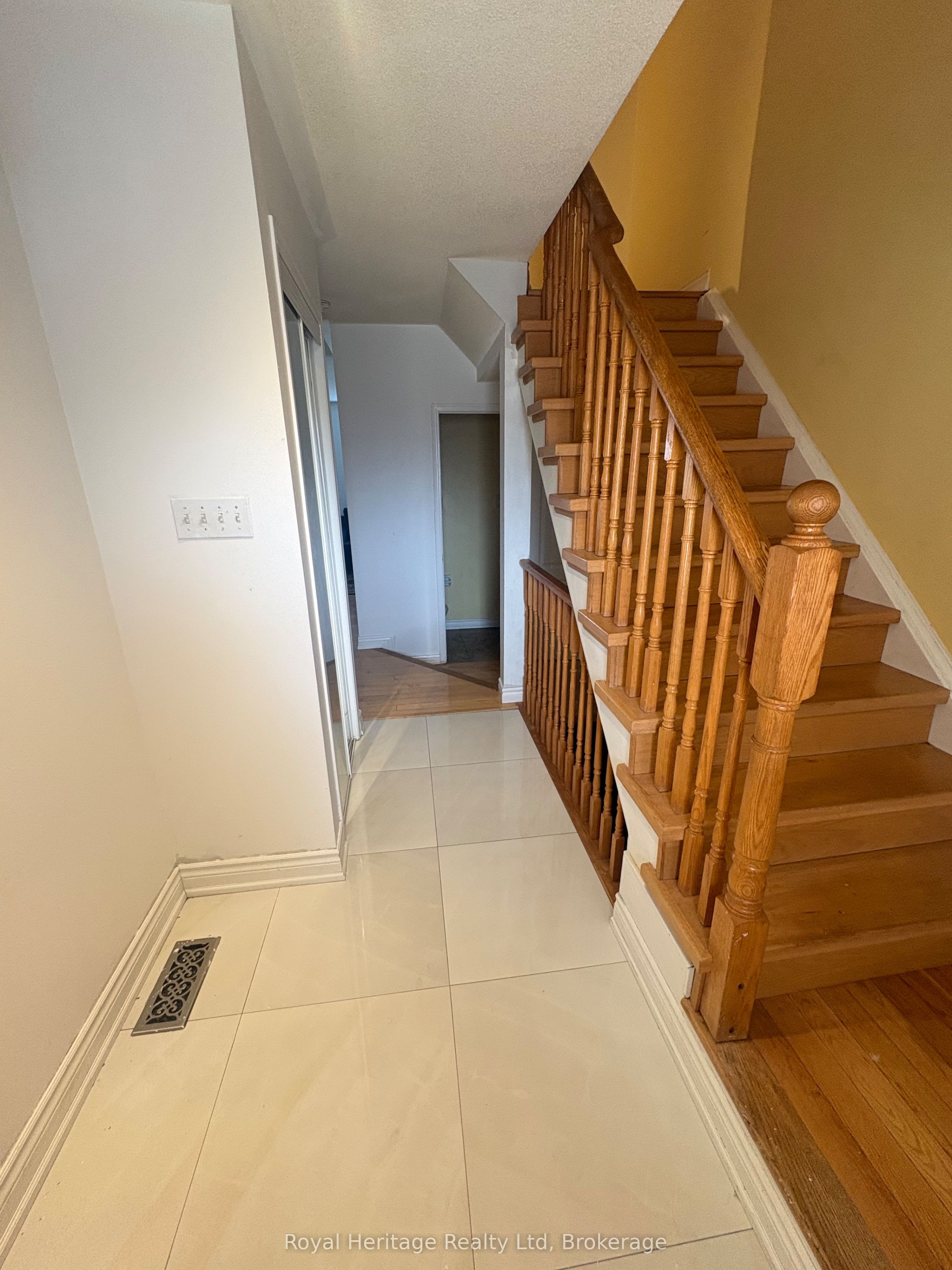 62 Barrister Avenue, Whitby, ON L1R 3H6 photo 2