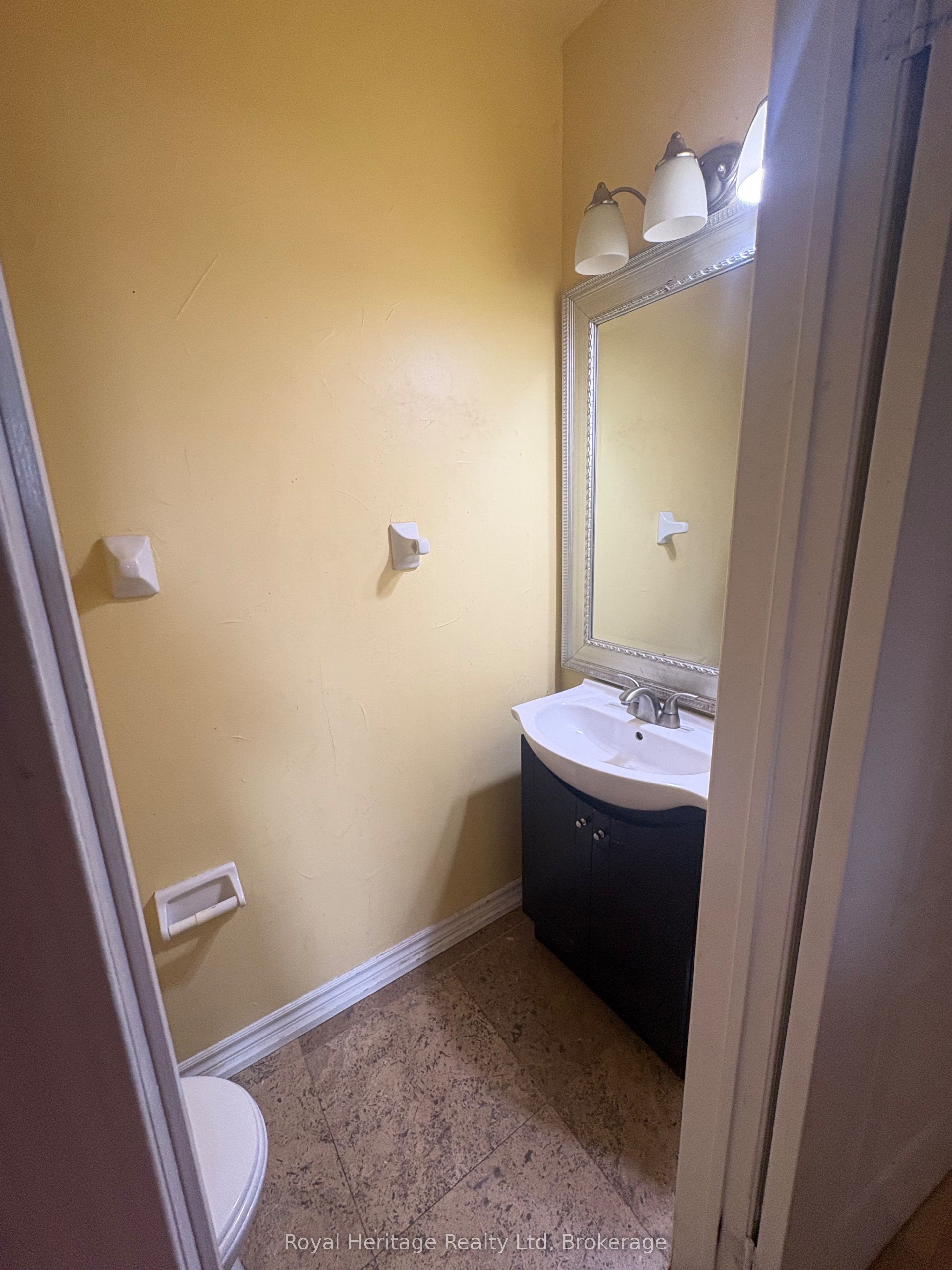 62 Barrister Avenue, Whitby, ON L1R 3H6 photo 4