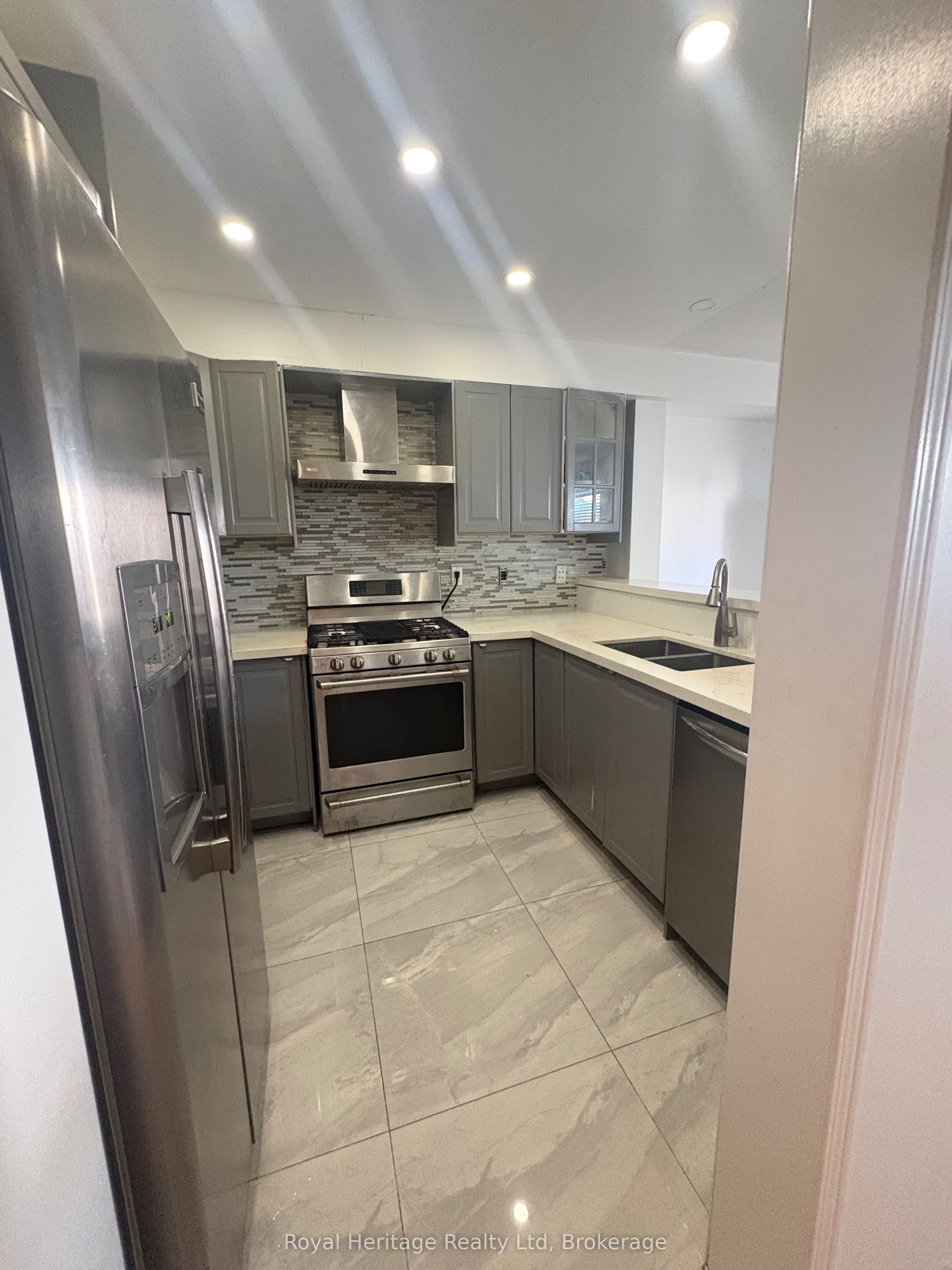 62 Barrister Avenue, Whitby, ON L1R 3H6 photo 5